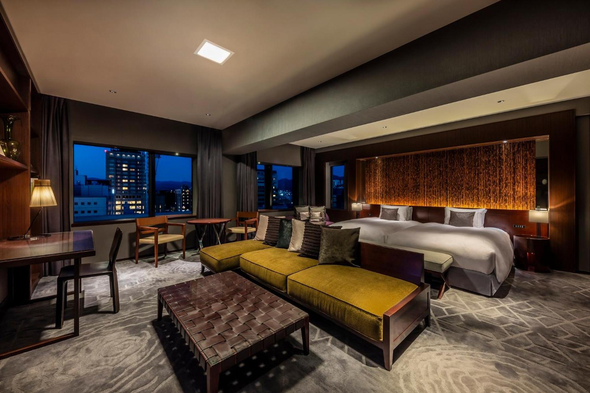 Suite - Photo 1