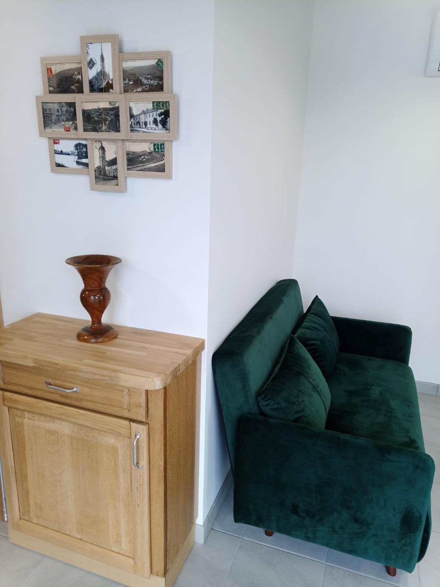 One-Bedroom Apartment - Photo 1