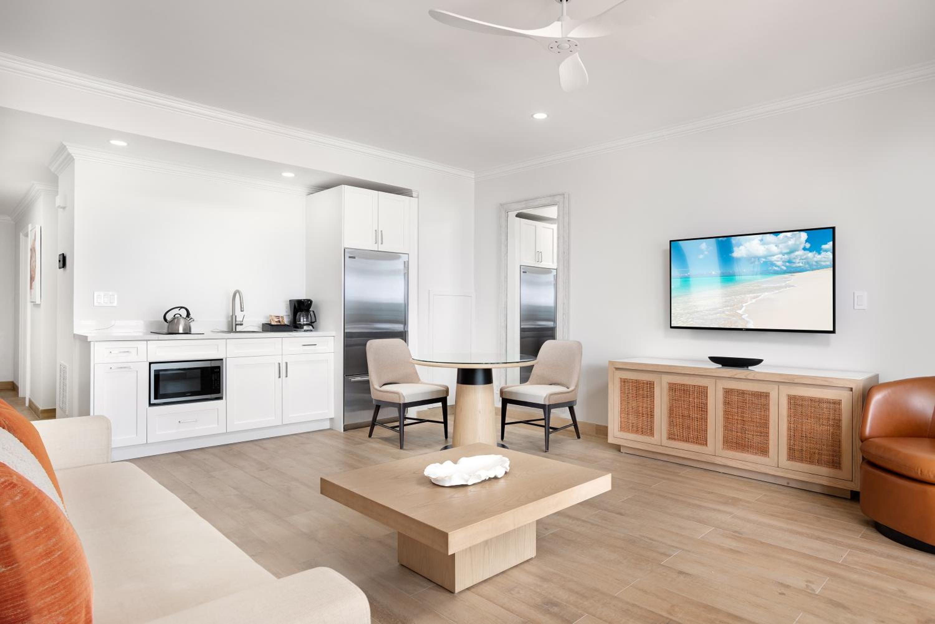 Deluxe One Bedroom Oceanfront Suite