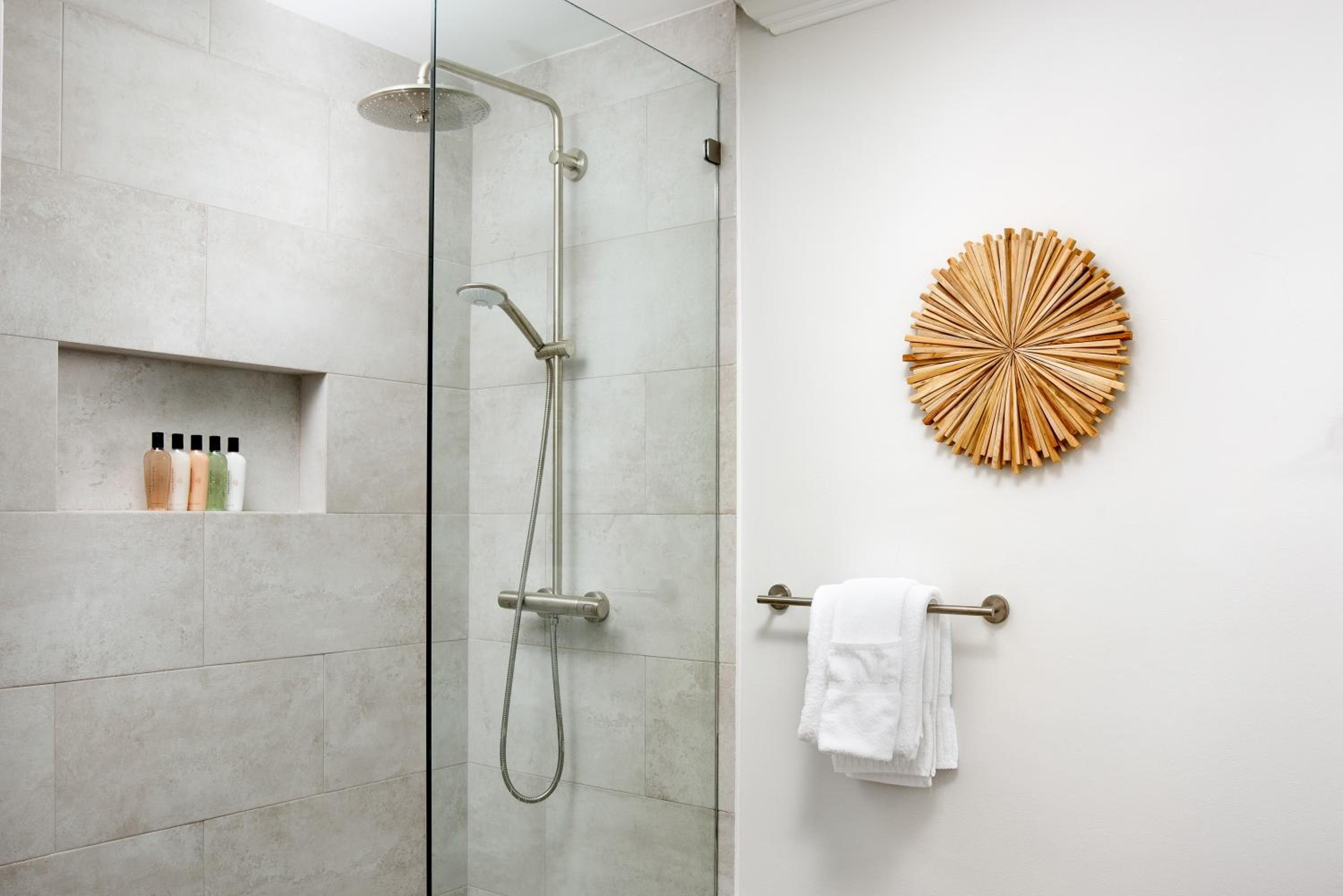 Deluxe One Bedroom Oceanfront Suite