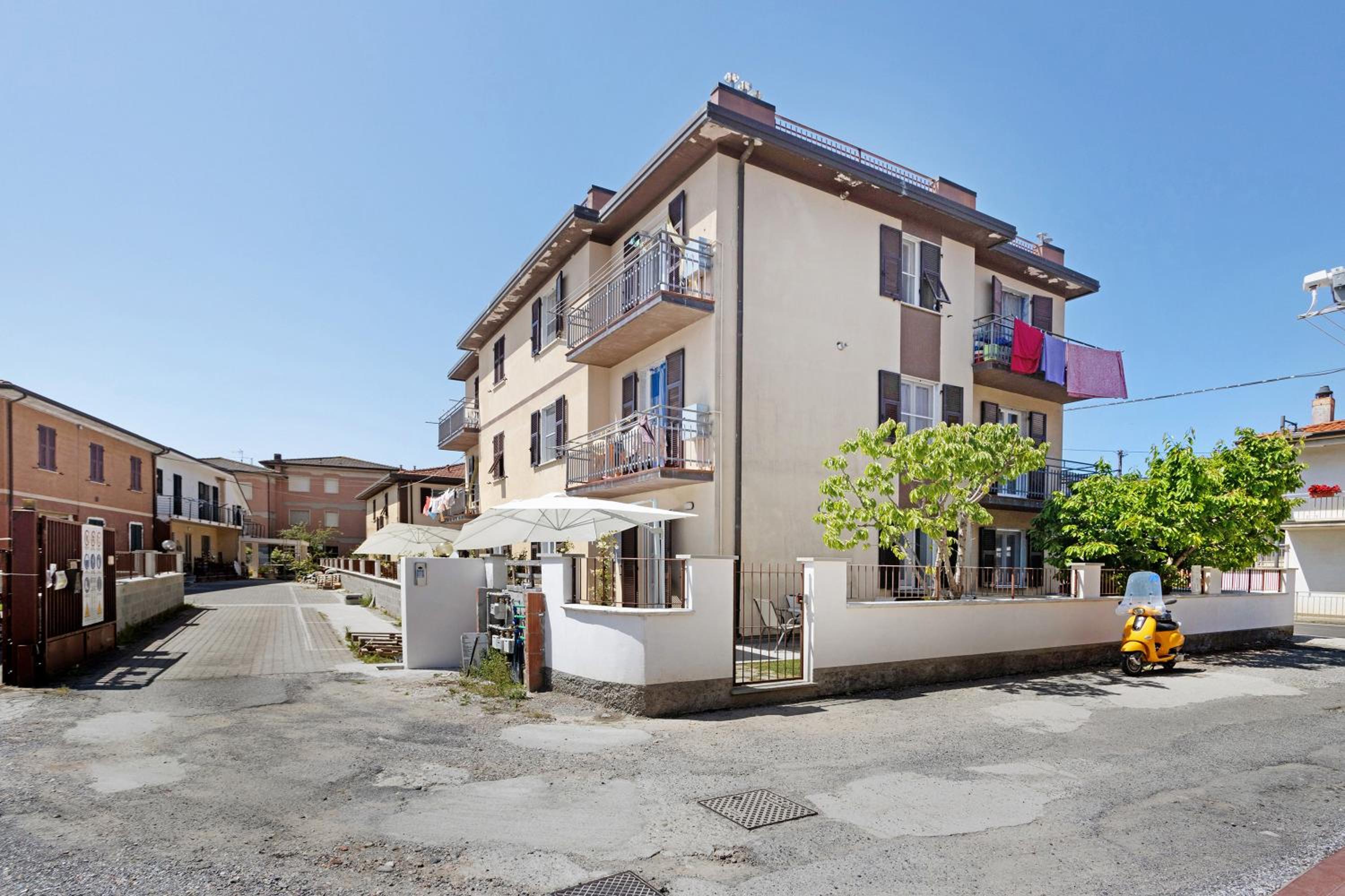 One-Bedroom Apartment with Garden photo 2