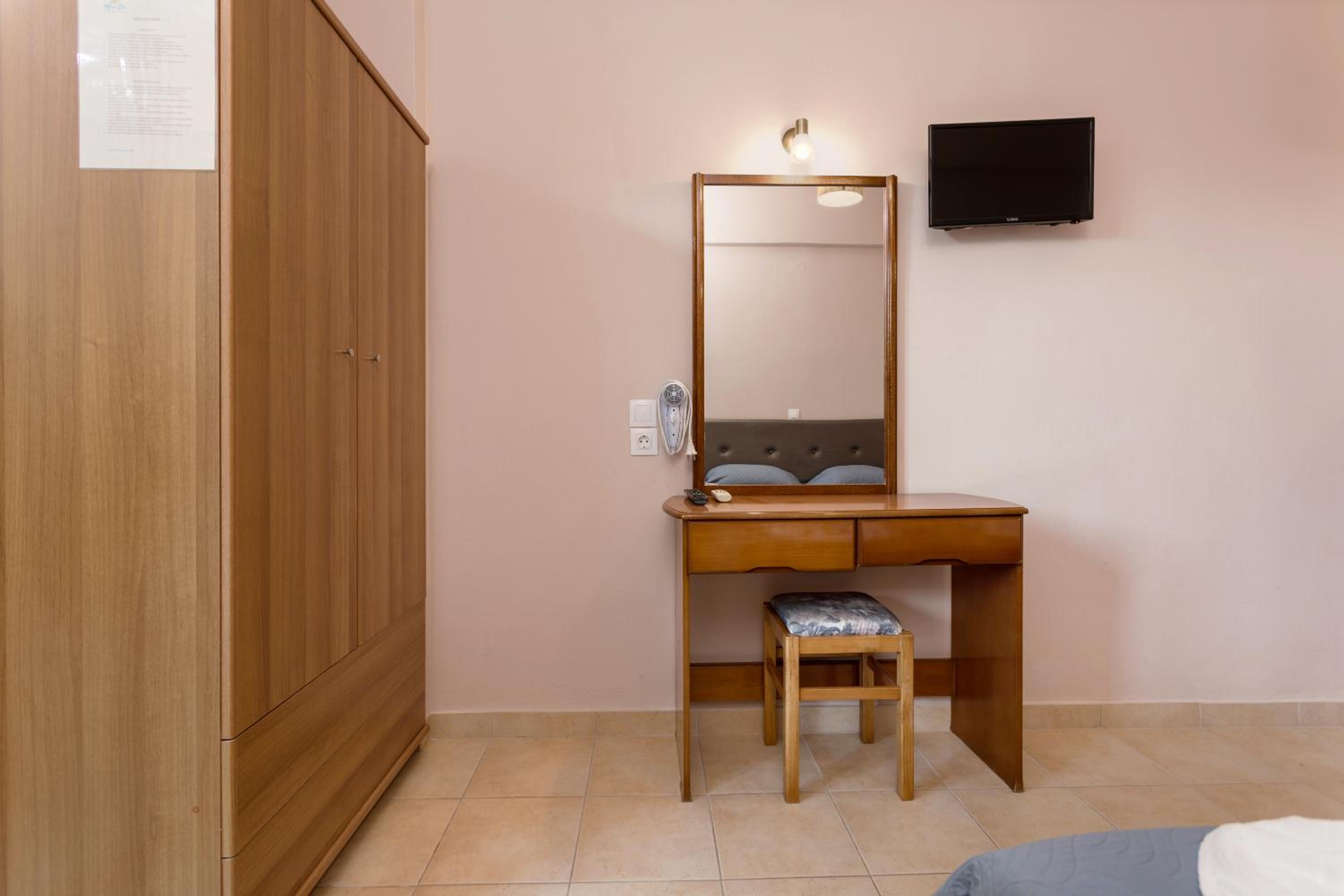 Standard Twin Room photo 2