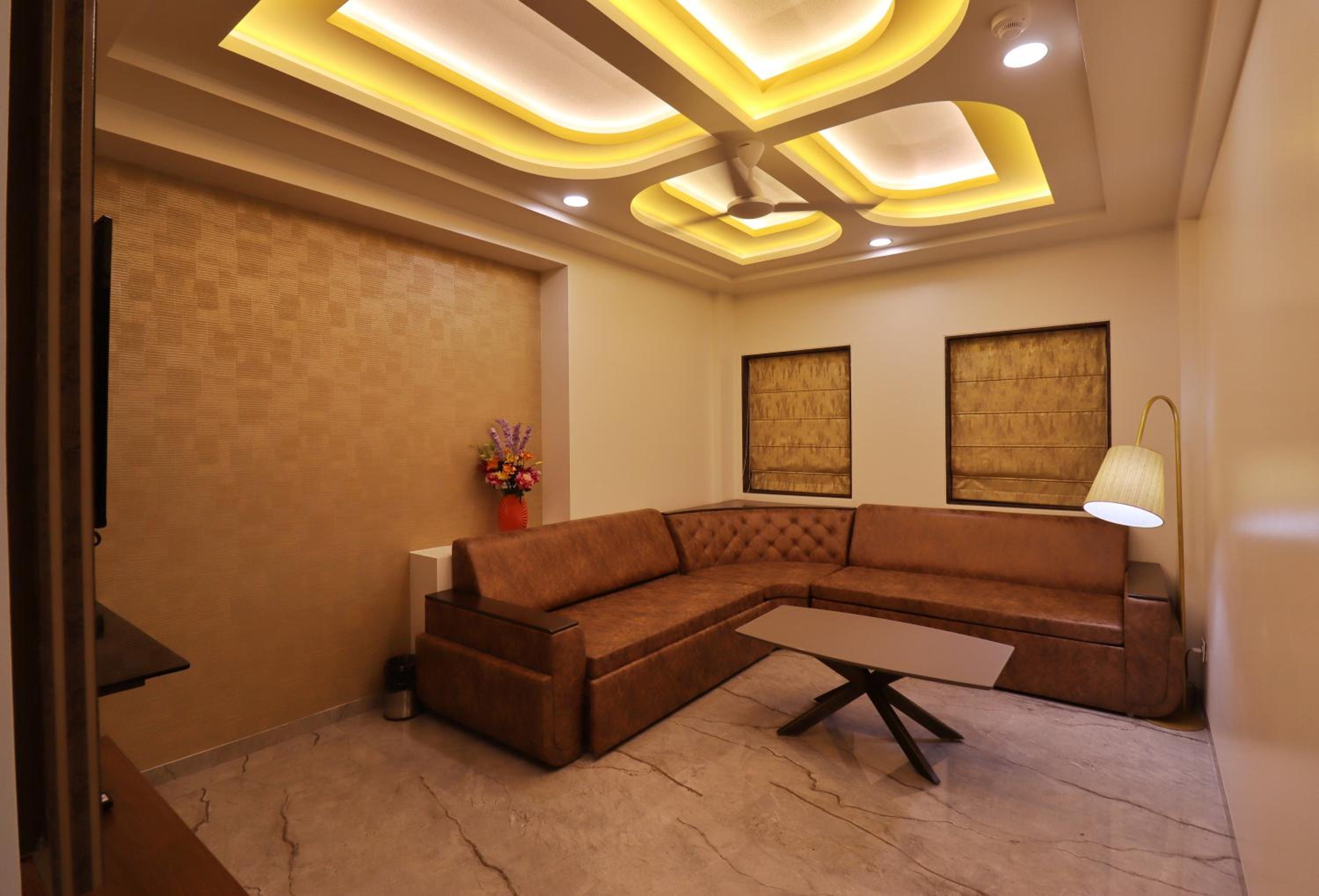 Suite - Photo 3