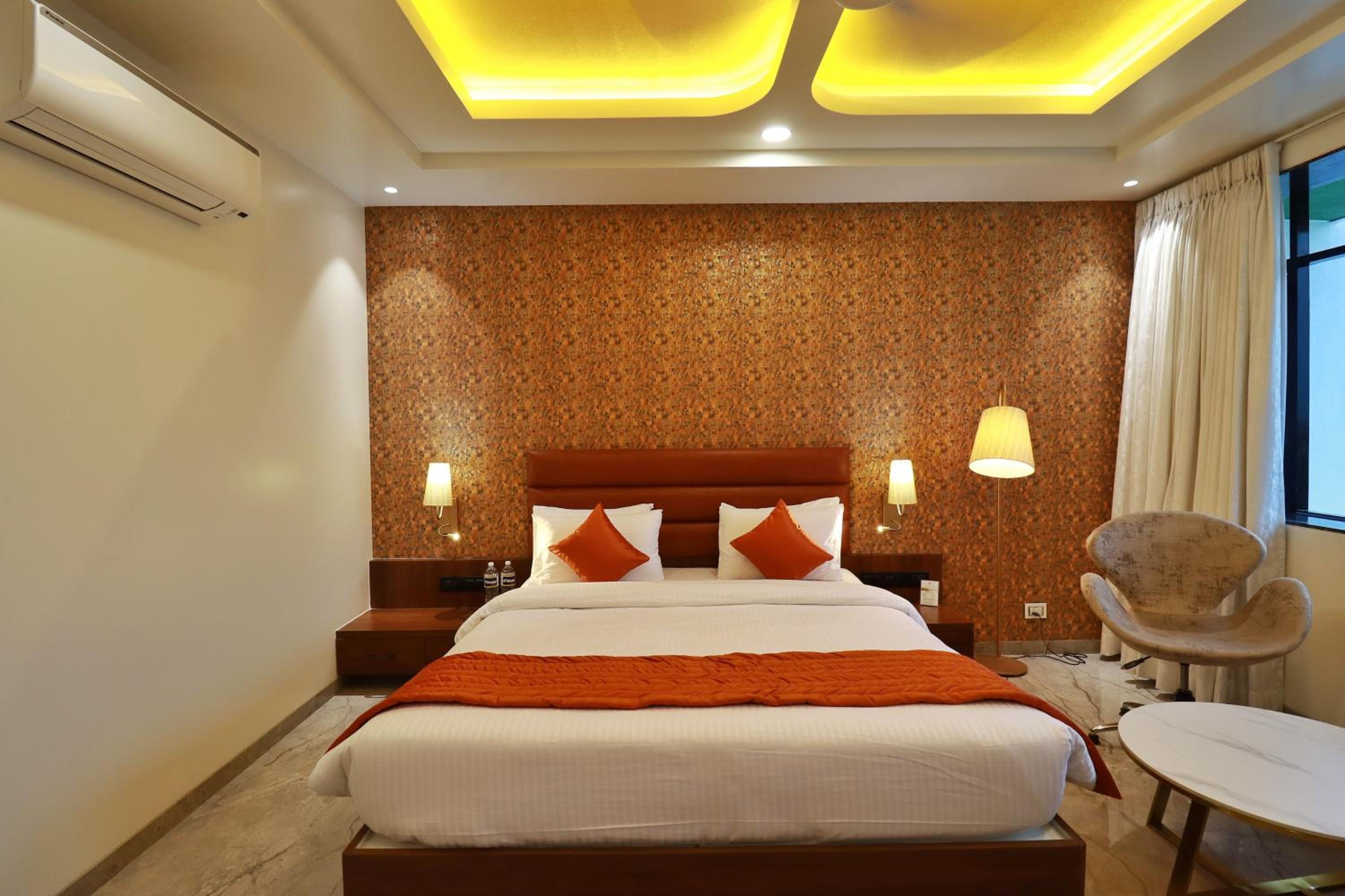 Superior King Room - Photo 7