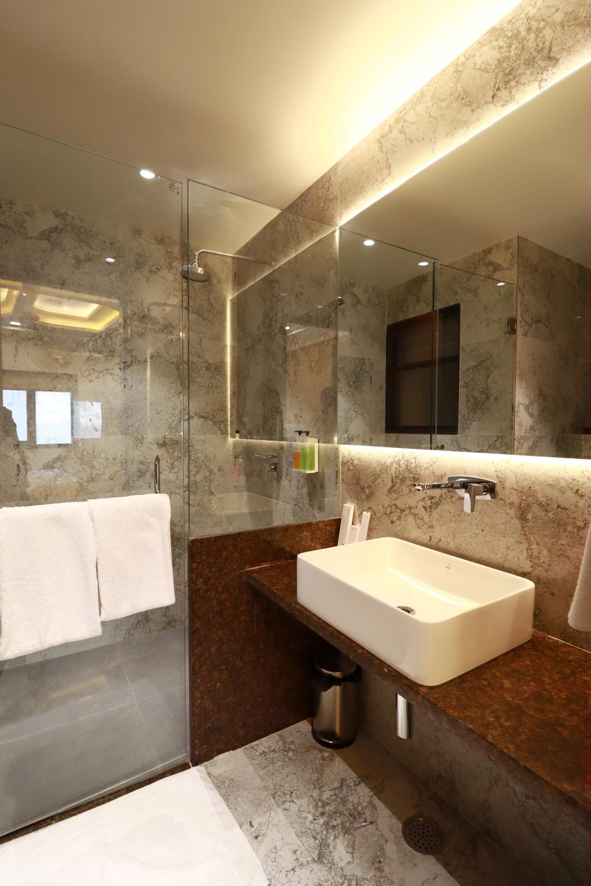 Suite - Photo 2