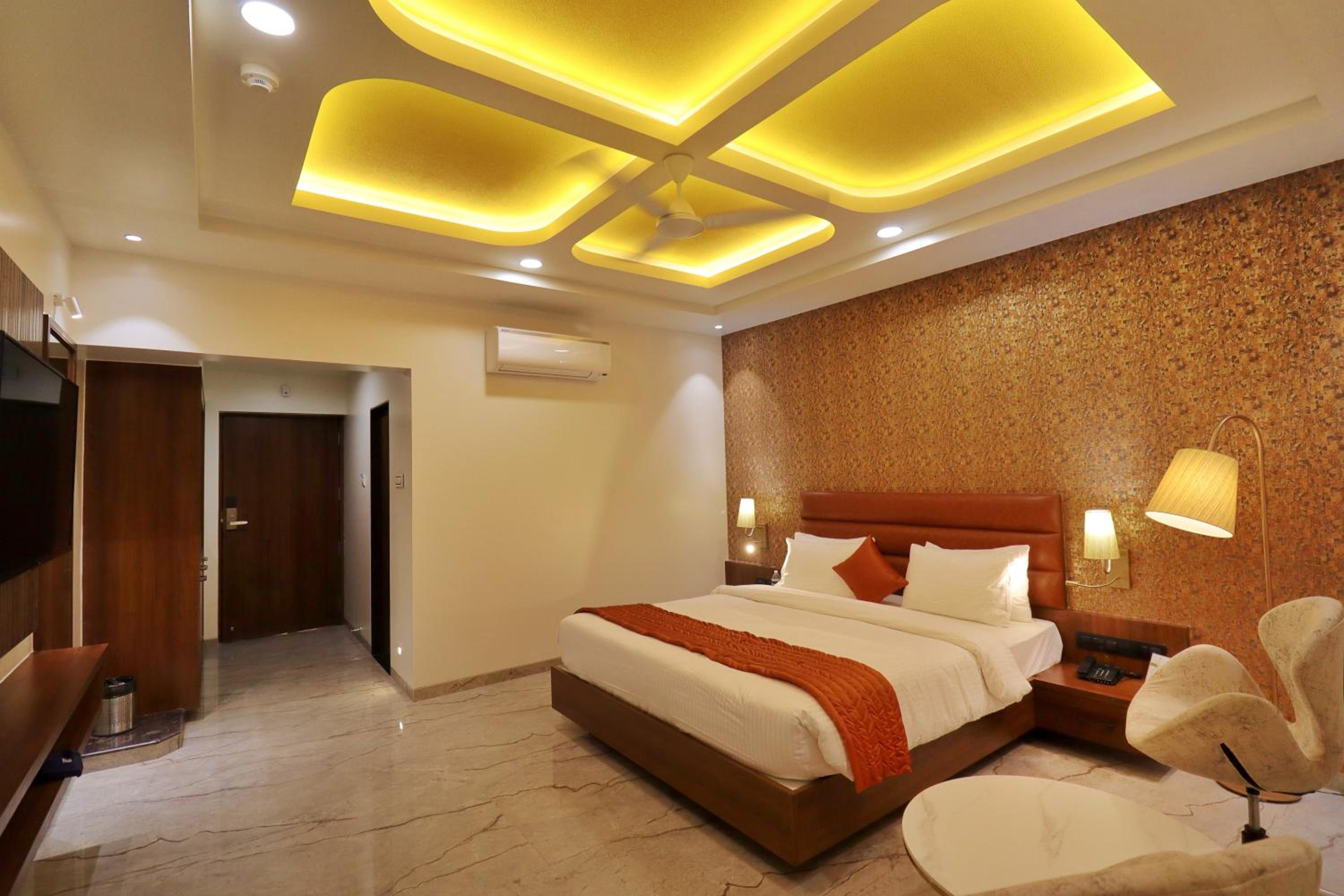 Superior King Room - Photo 10