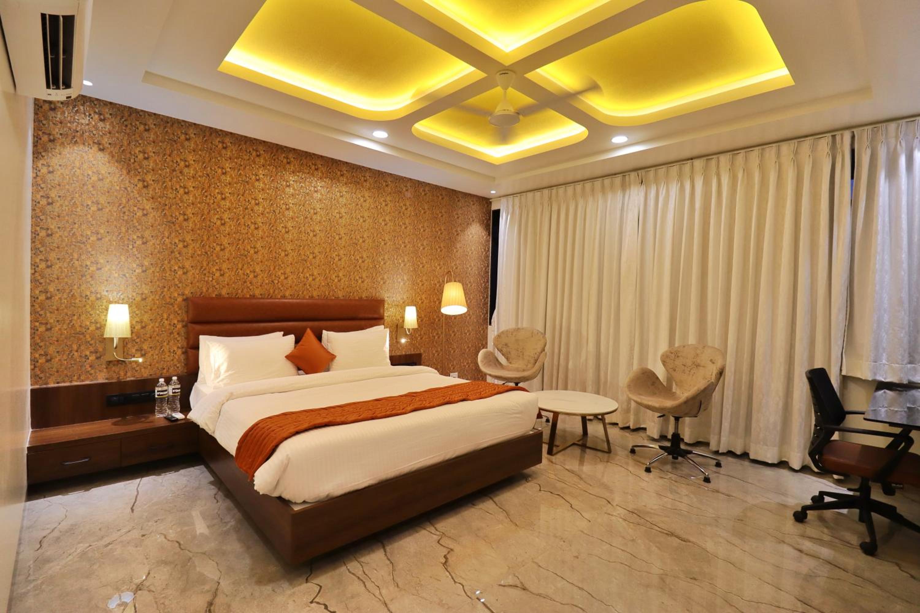 Superior King Room - Photo 11