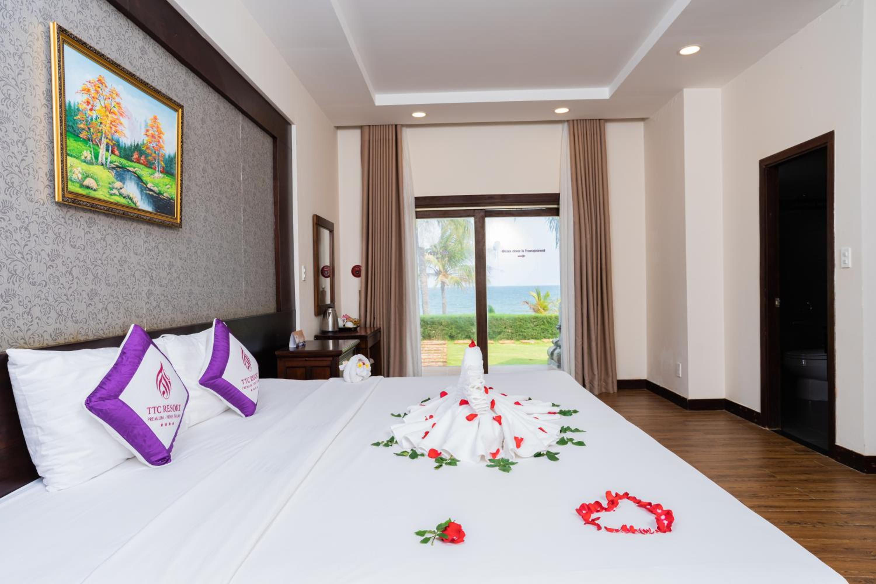 Senior Suite Double with Terrace - Oceanfront photo 1