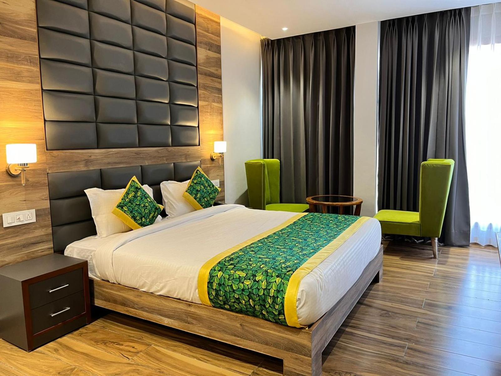 Deluxe King Room - Photo 3