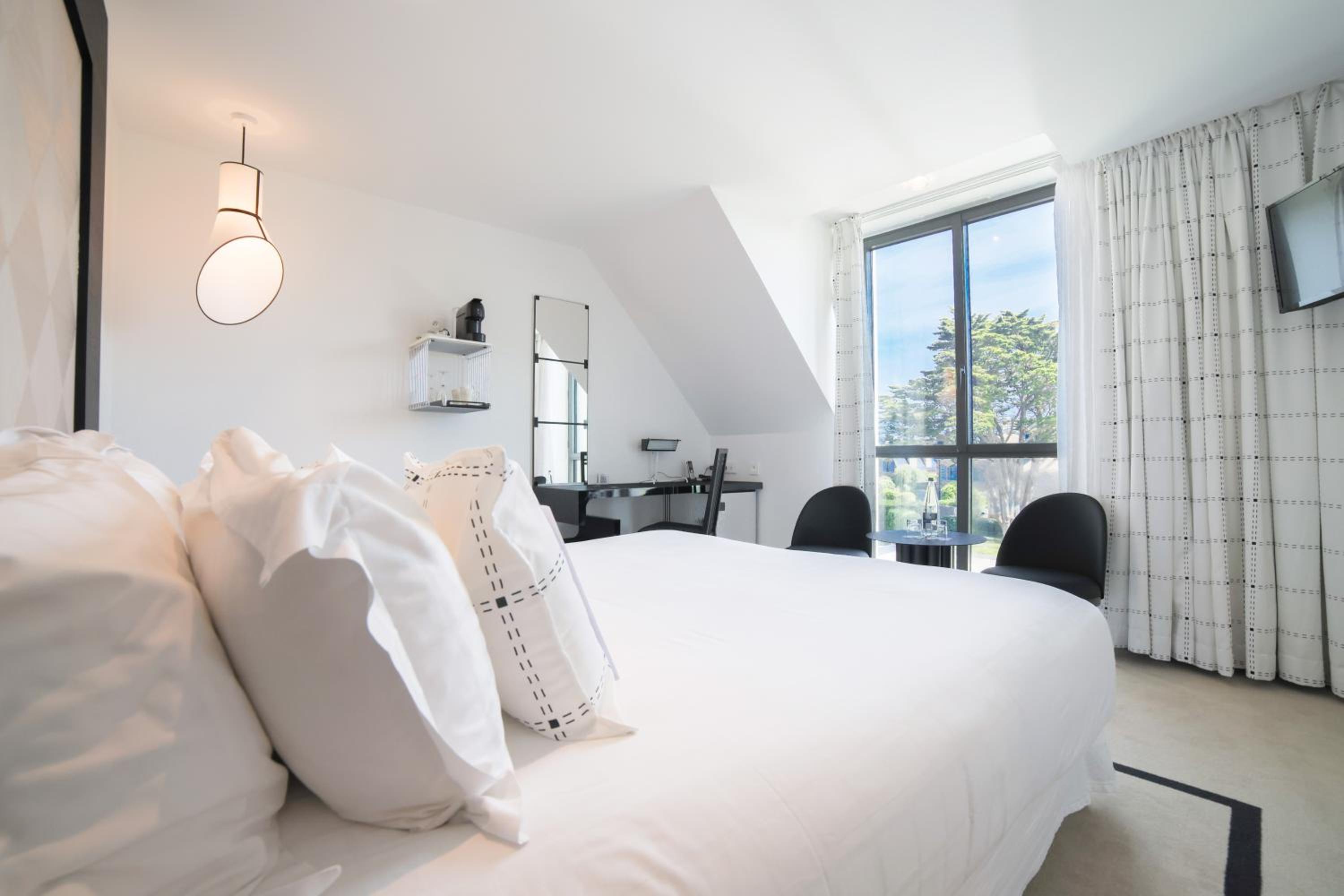 Double Room with Garden View - Photo 2