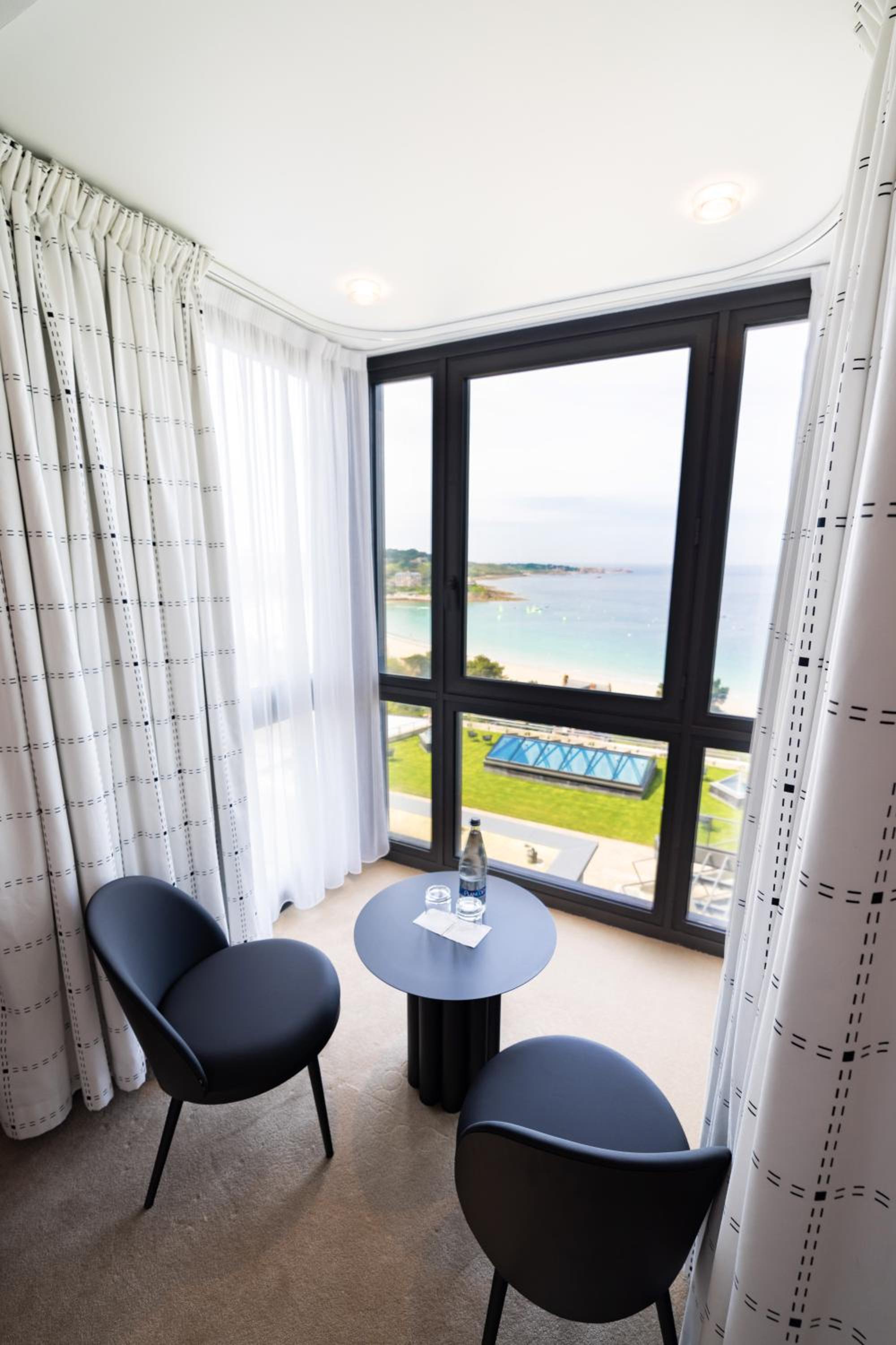 Double Room with Sea View - Photo 9