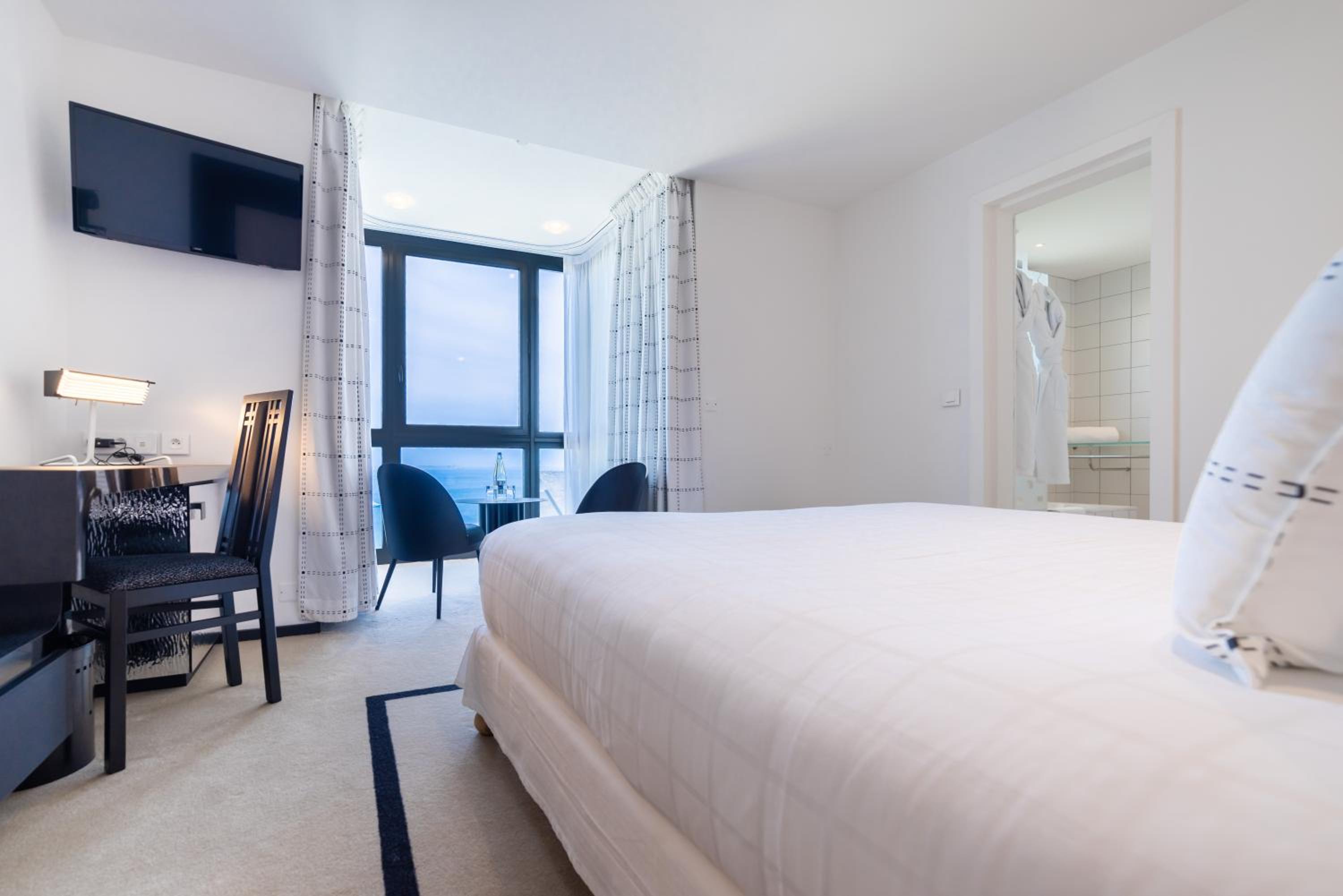 Double Room with Sea View - Photo 10