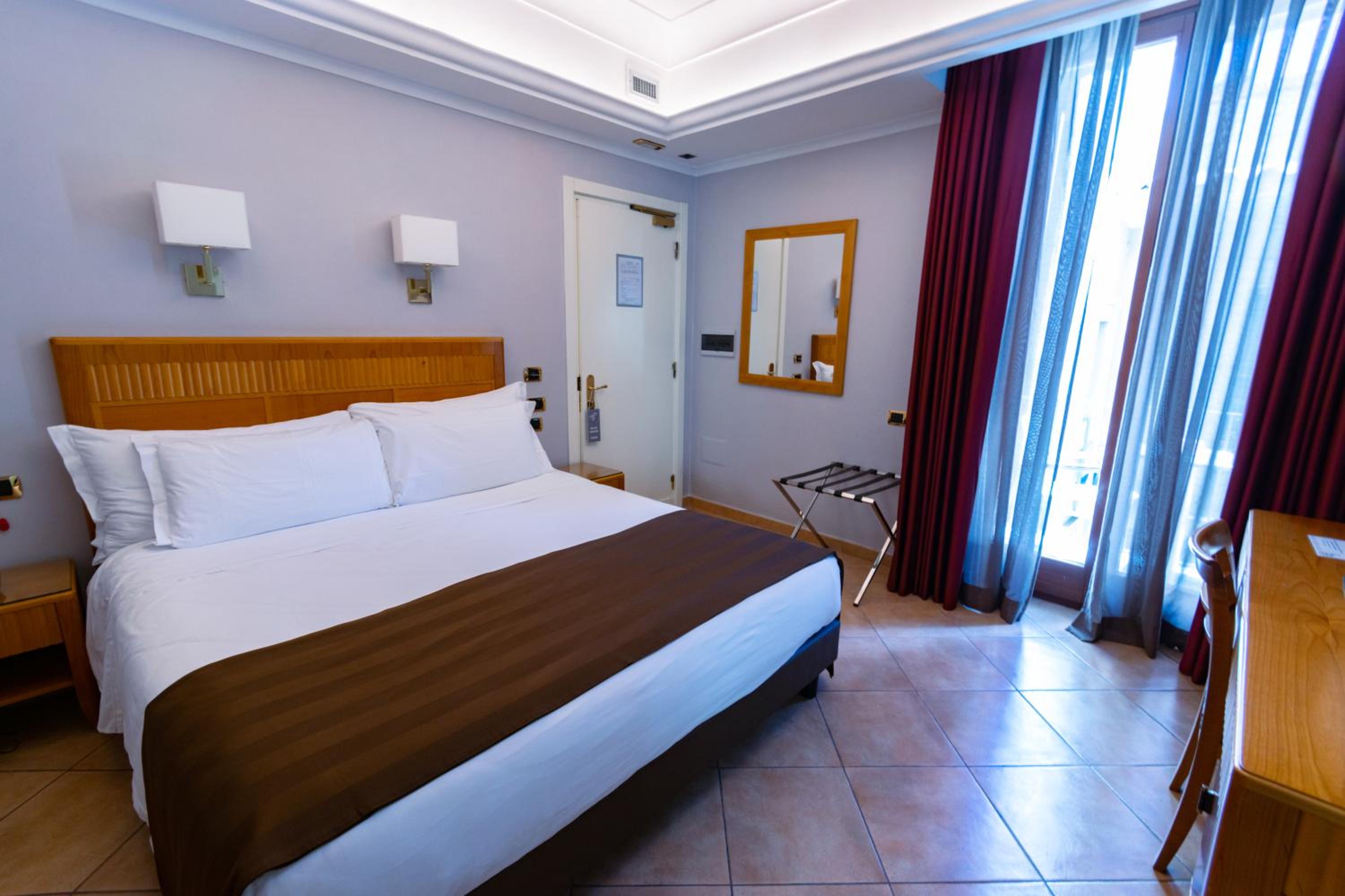 Double Room - Photo 8