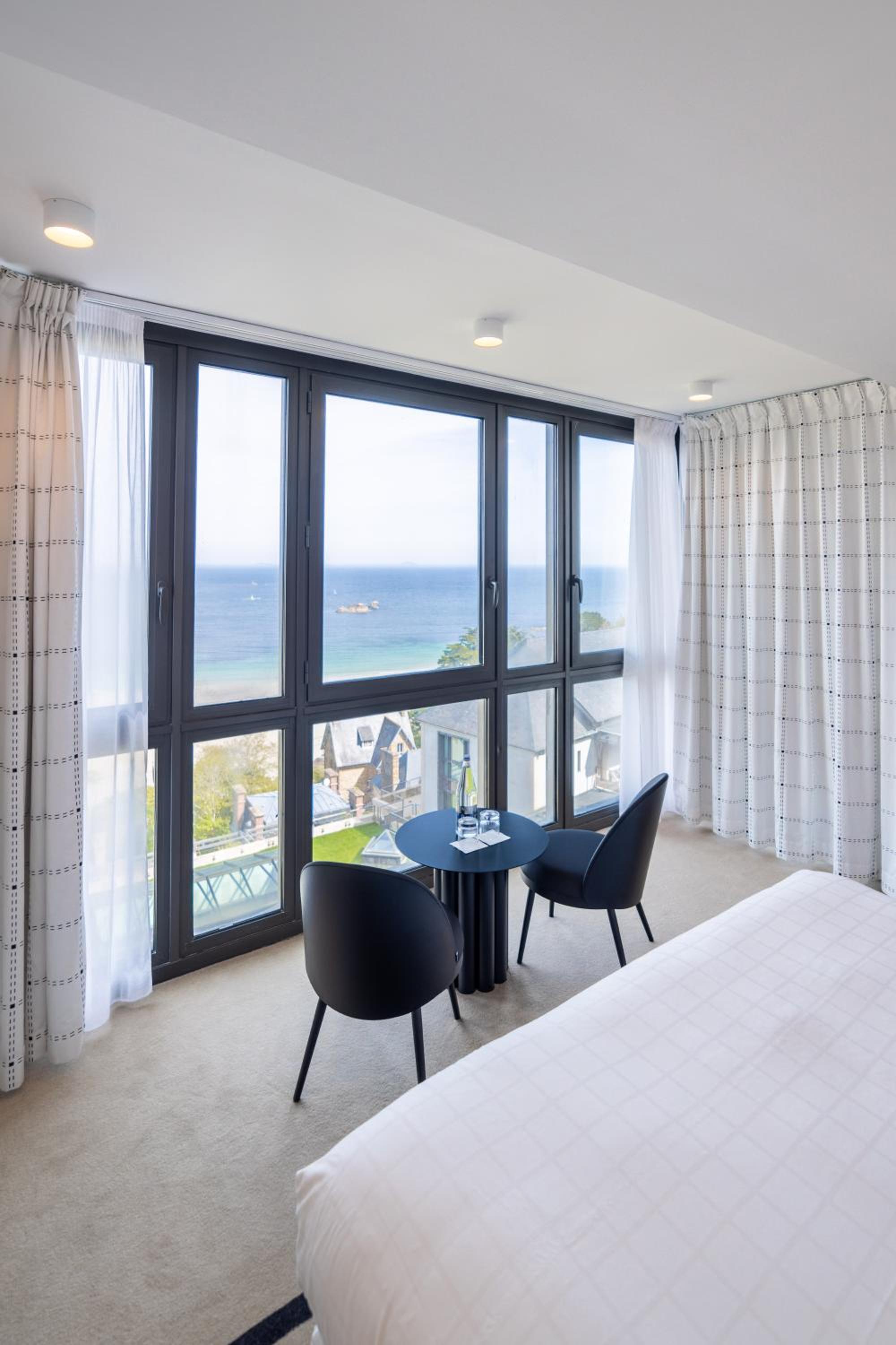 Double Room with Sea View - Photo 8