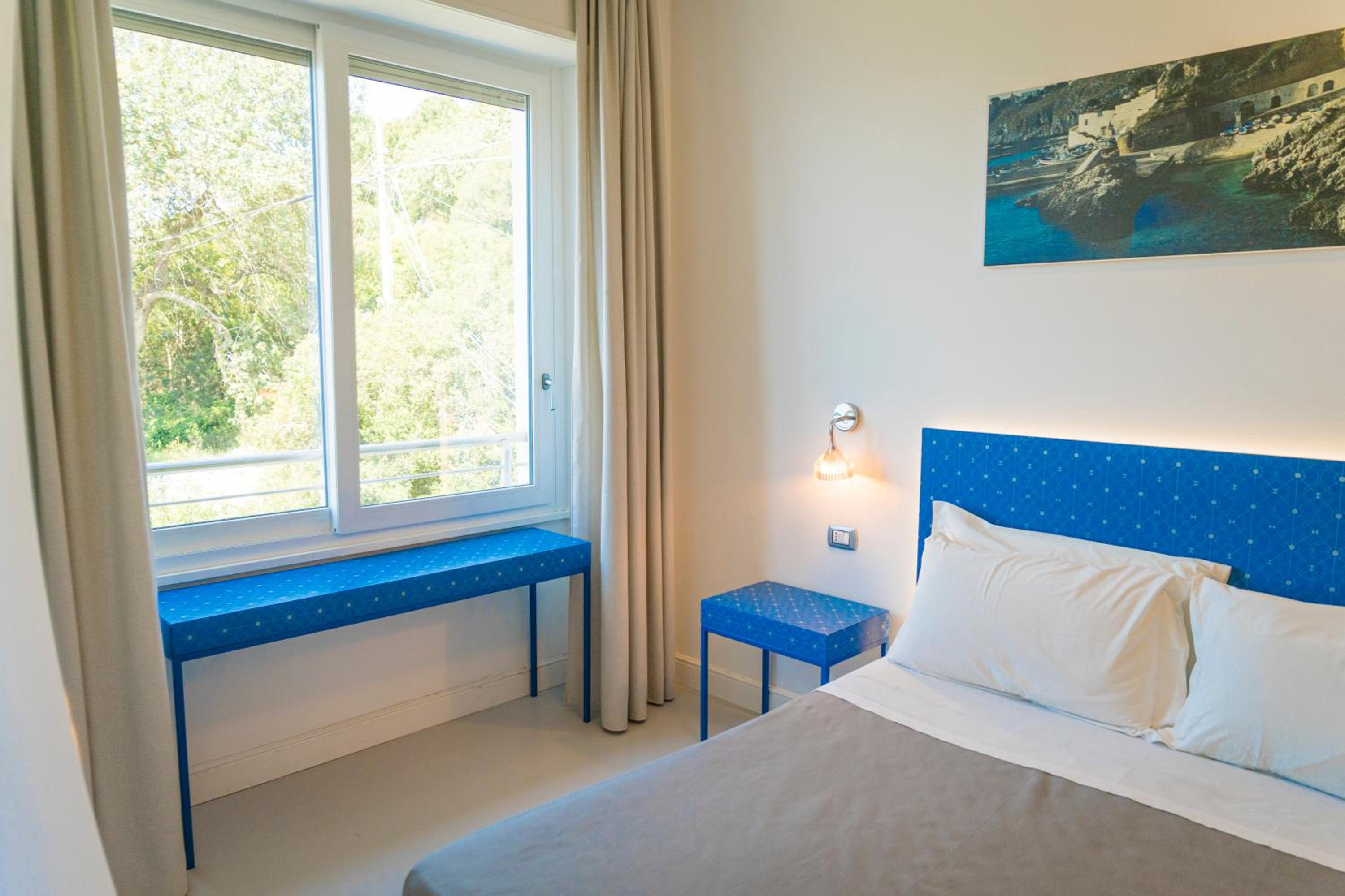 Comfort Double Room with Partial Sea View - Photo 3