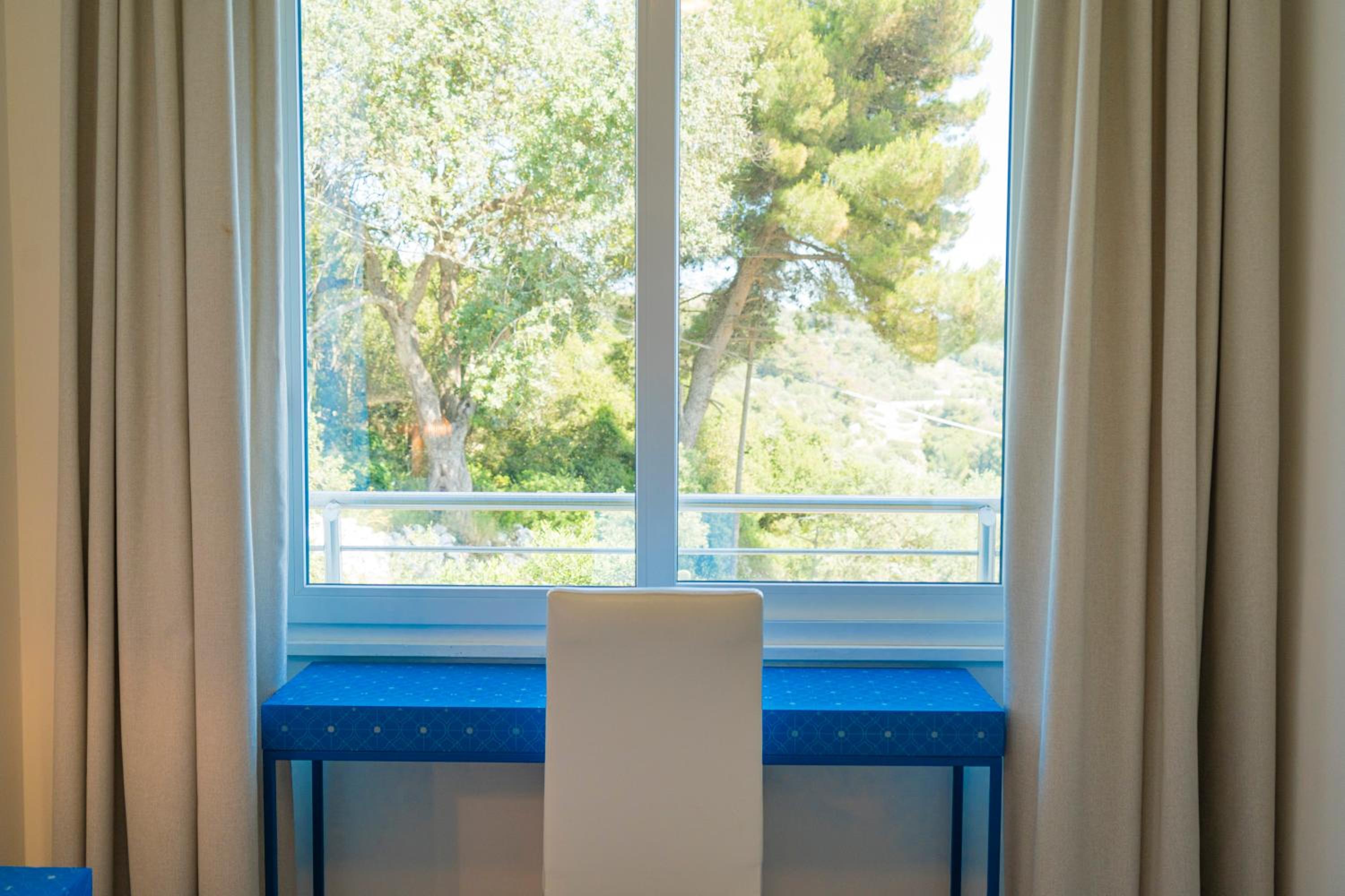 Comfort Double Room with Partial Sea View - Photo 9