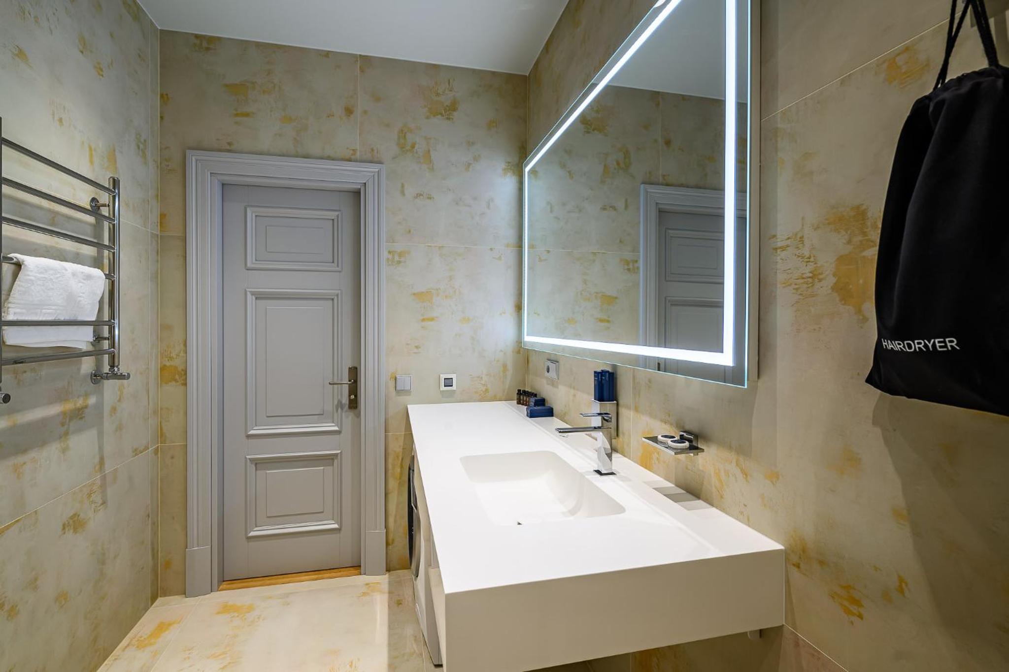 Two-Bedroom Mansard  photo 2