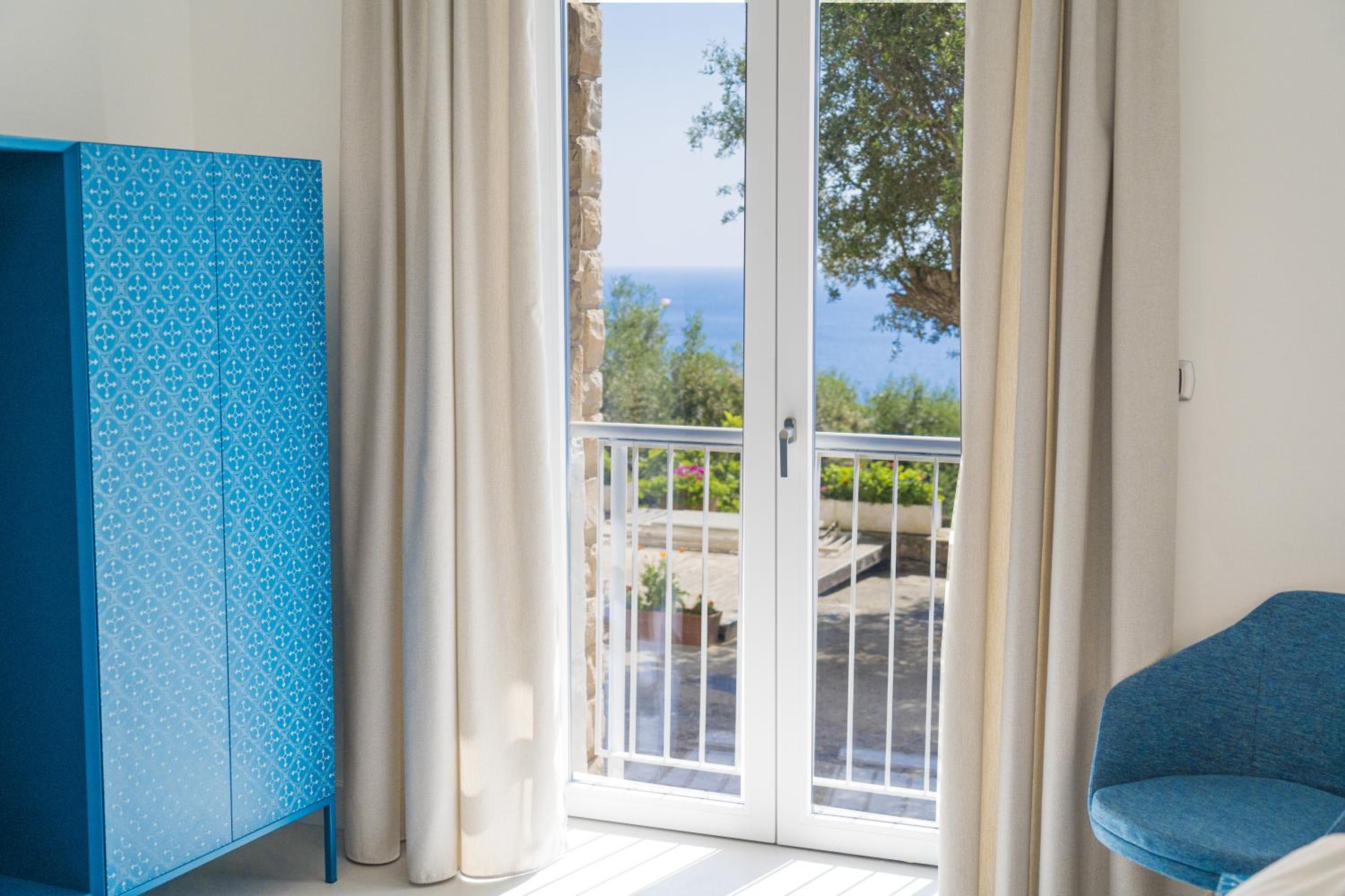 Triple Room with Sea View - Photo 5