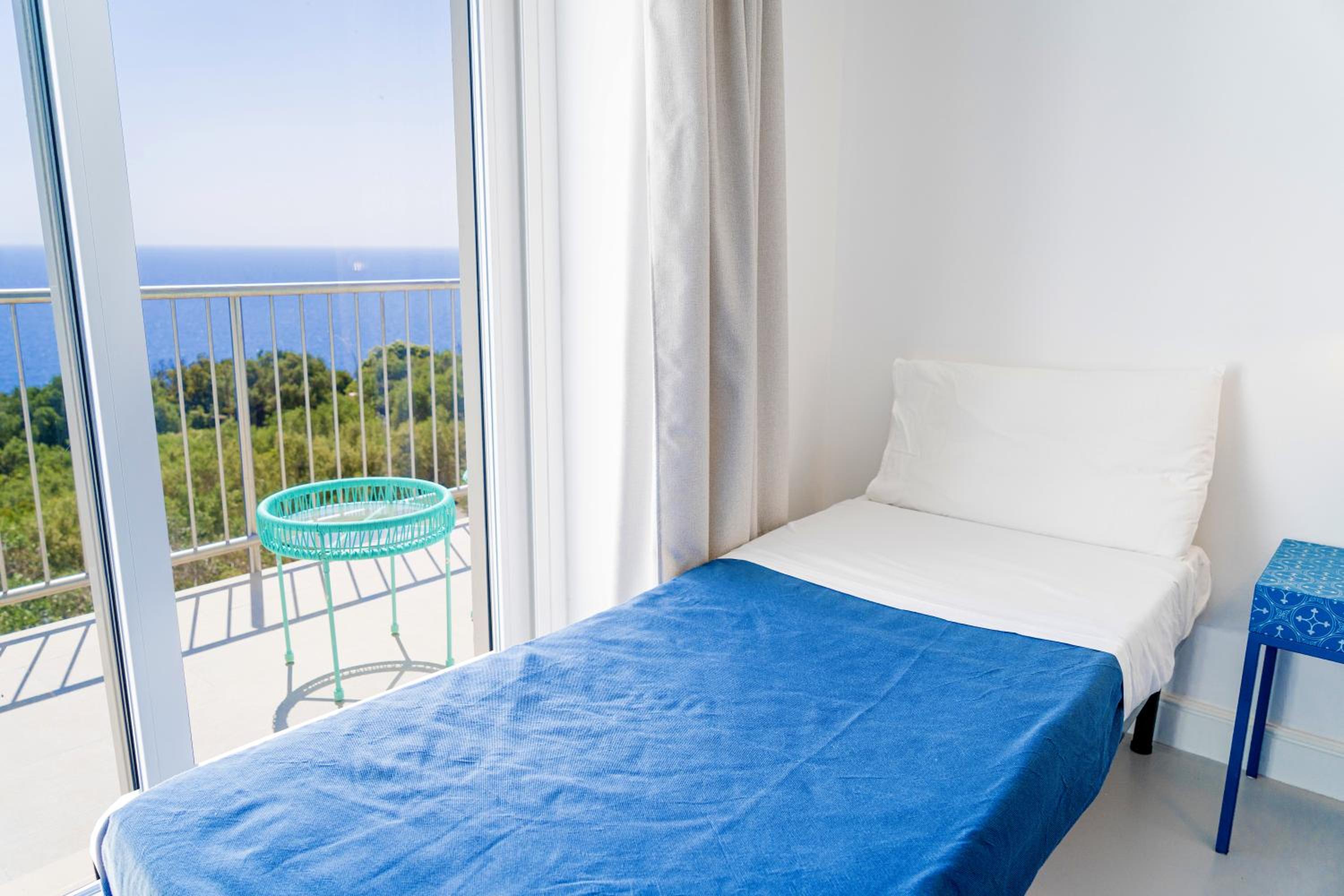 Family Room with Sea View - Photo 2