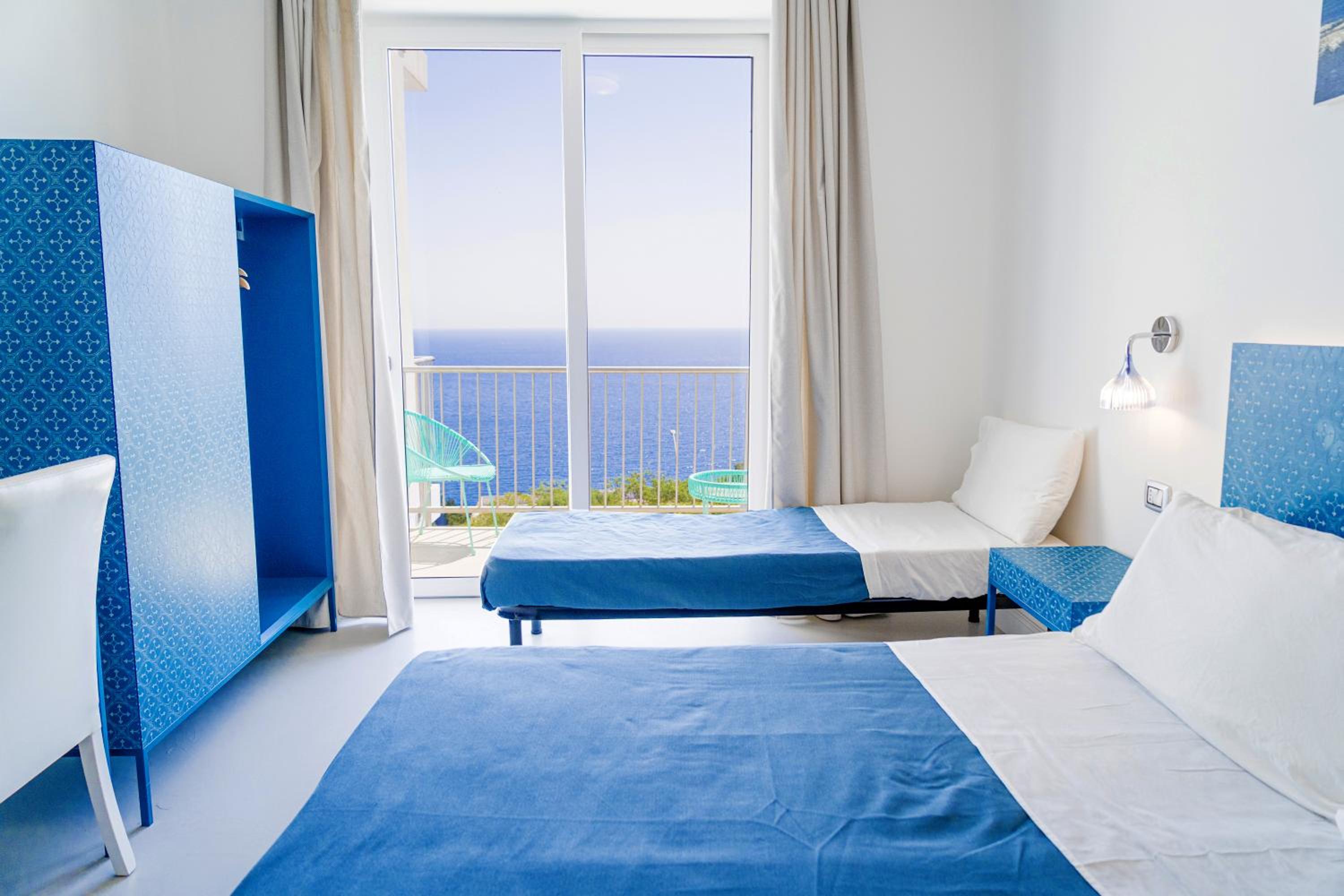 Family Room with Sea View - Photo 1