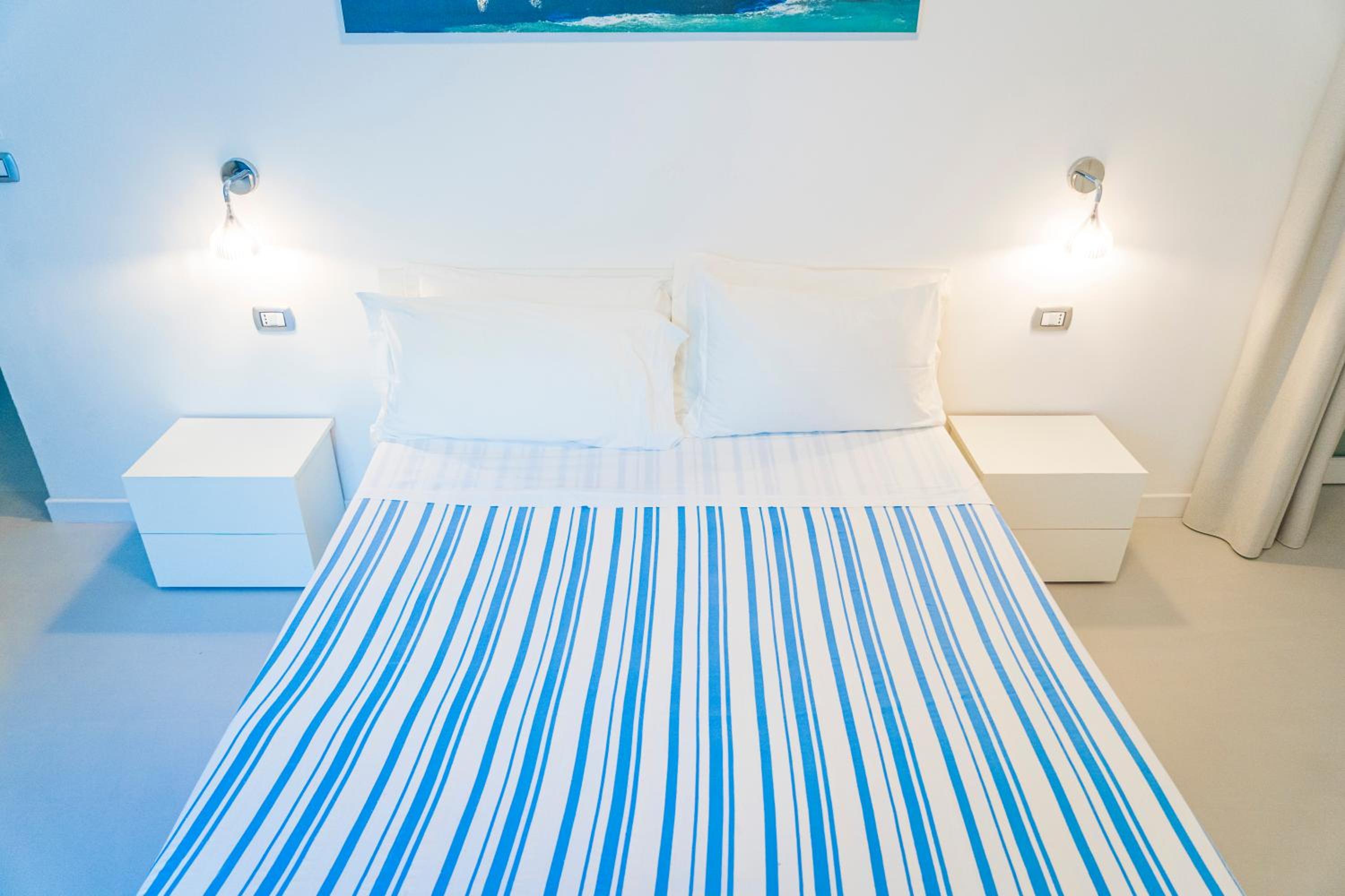 Standard Double Room - Photo 8