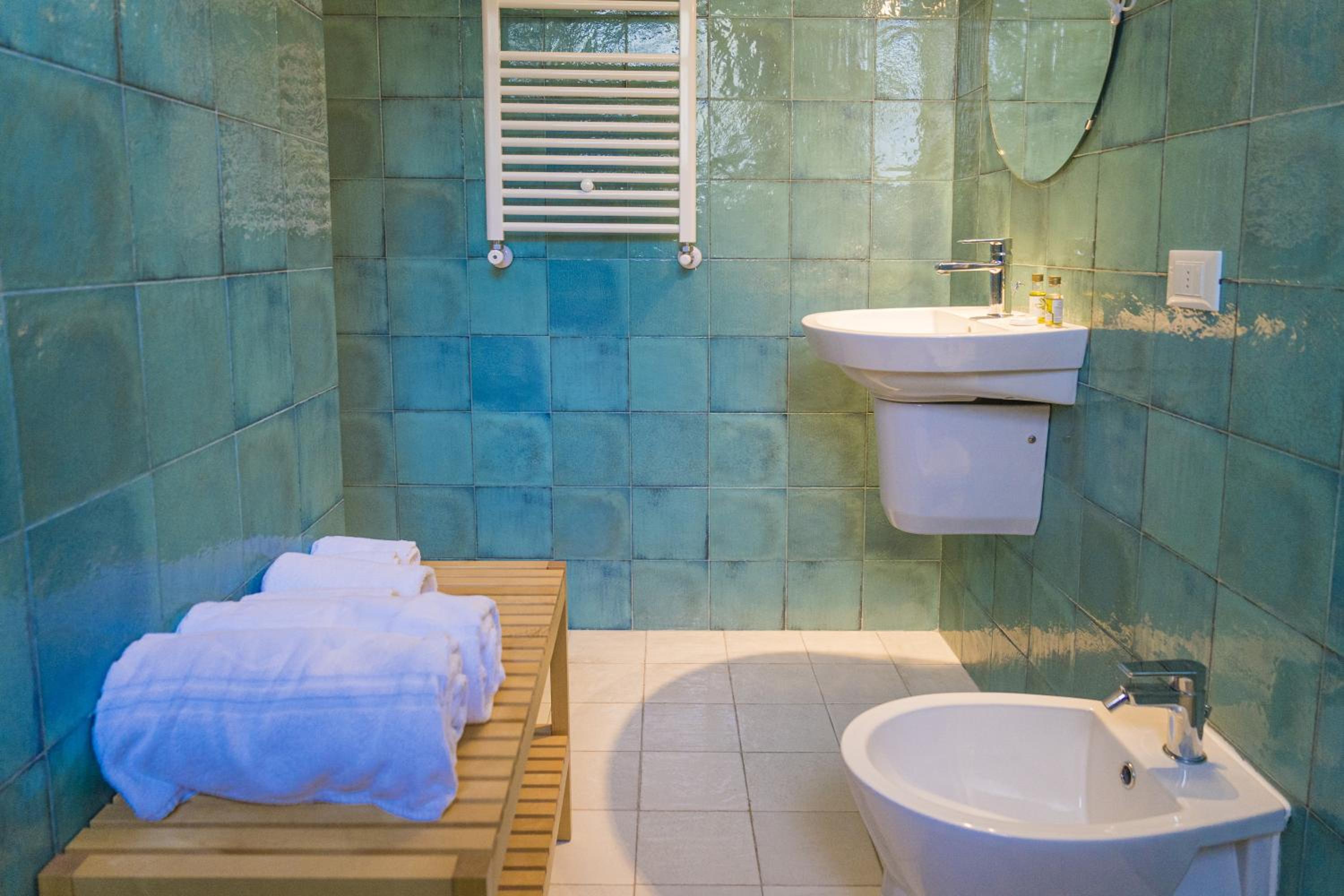 Standard Double Room - Photo 10