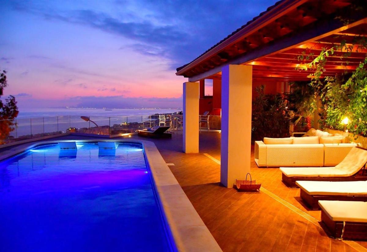 Villa photo 1