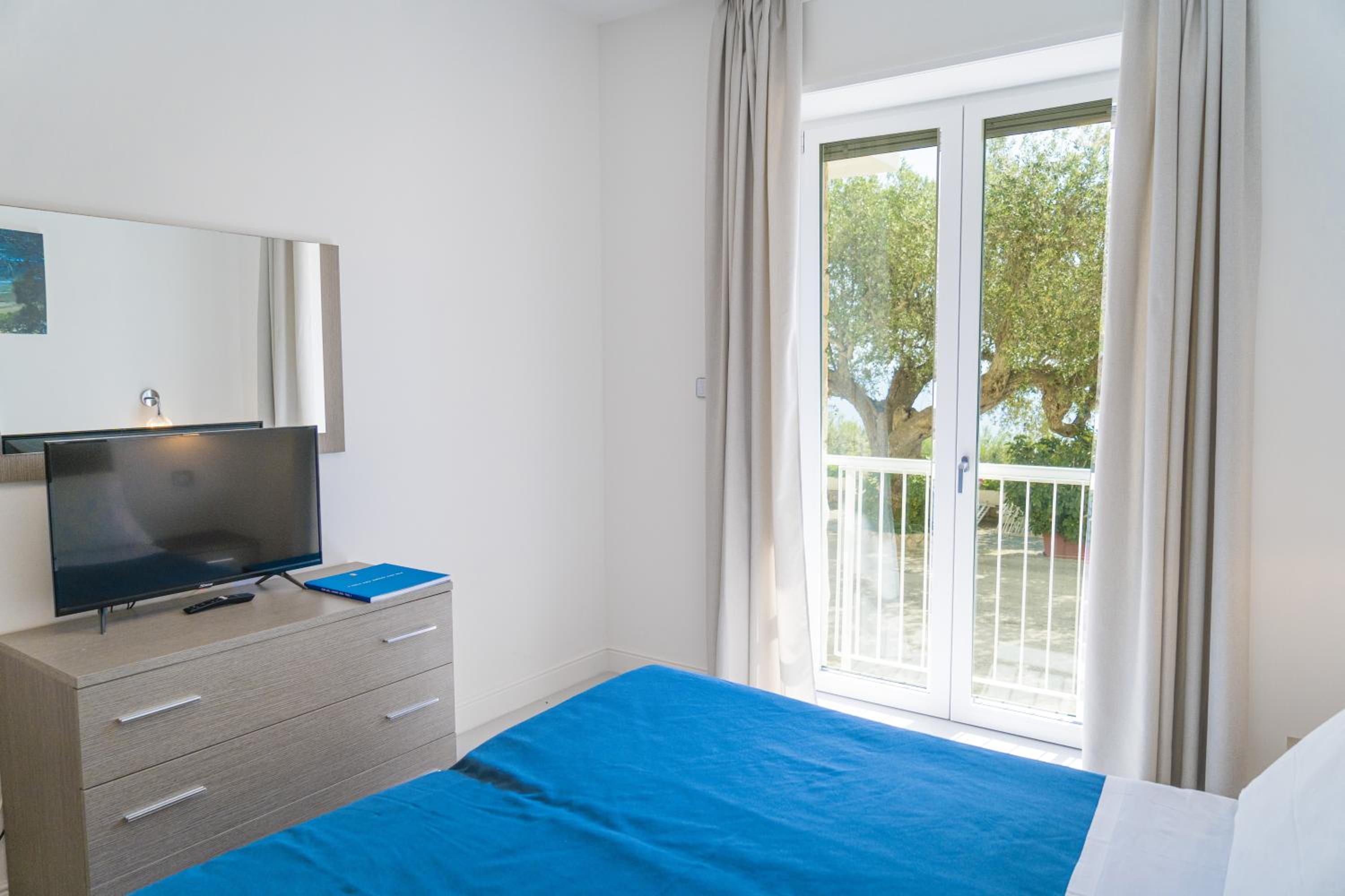 Double Room with Sea View - Photo 2