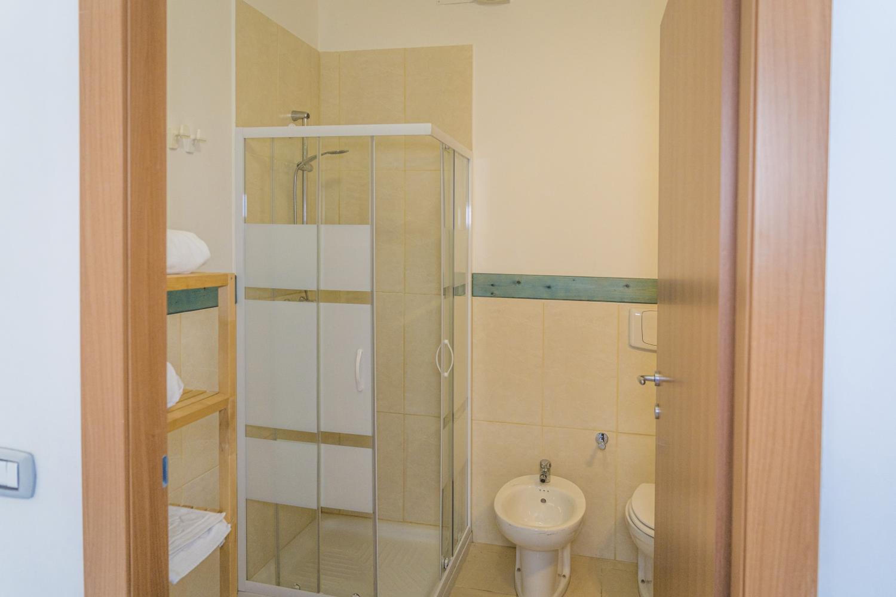 Double Room with Sea View - Photo 6