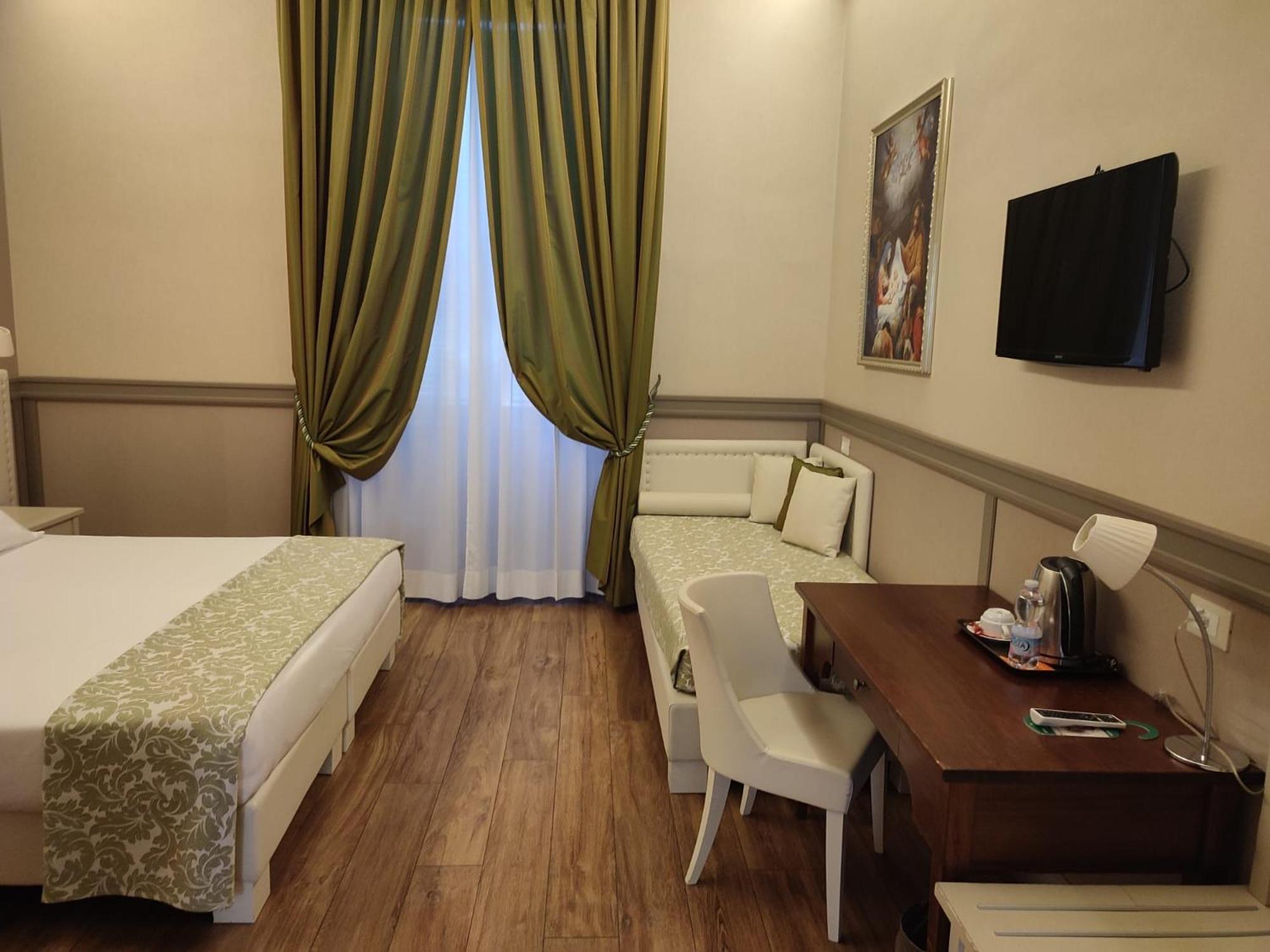 Deluxe Triple Room photo 3