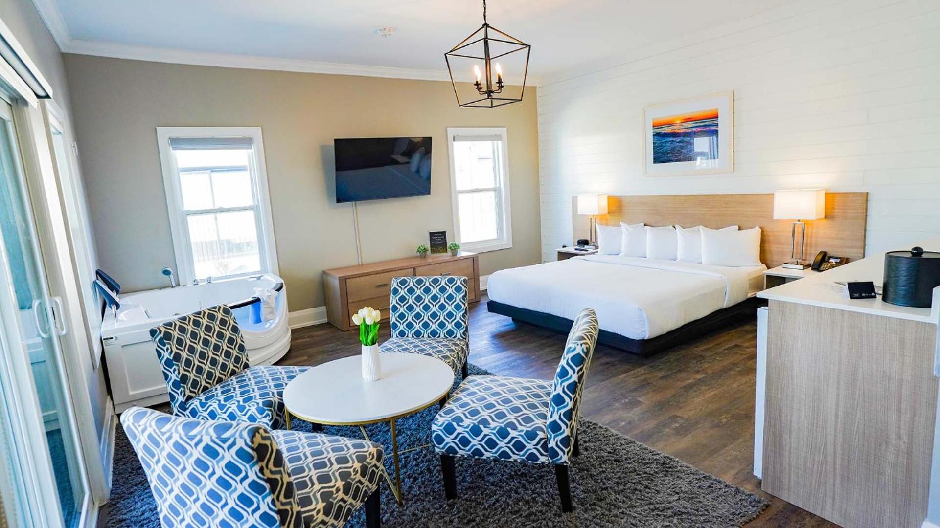 King Suite with Spa Bath - Photo 3