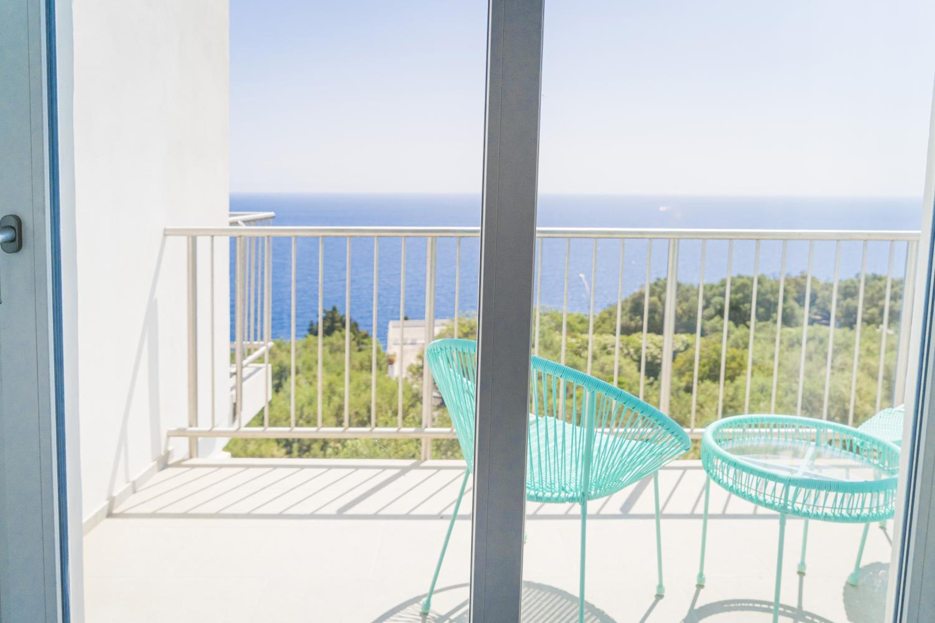 Superior Double Room with Balcony and Sea View - Photo 8