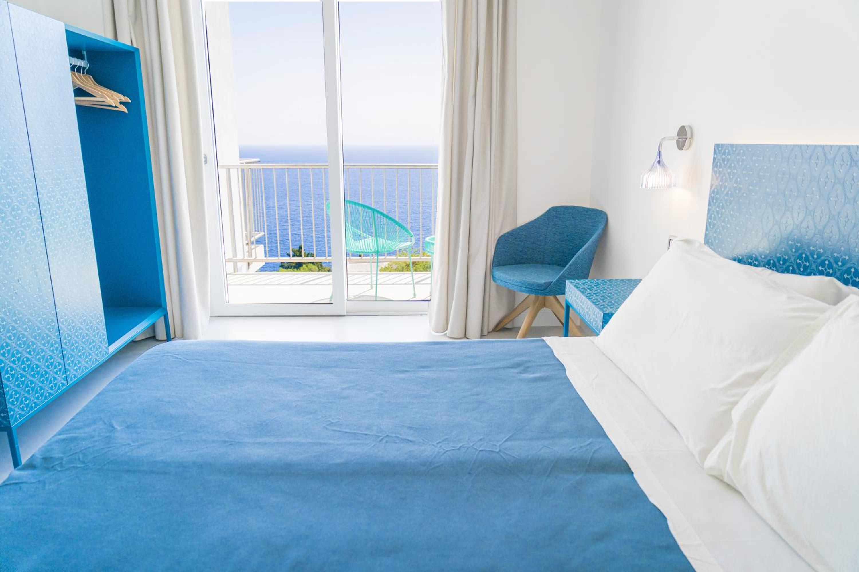 Superior Double Room with Balcony and Sea View - Photo 6