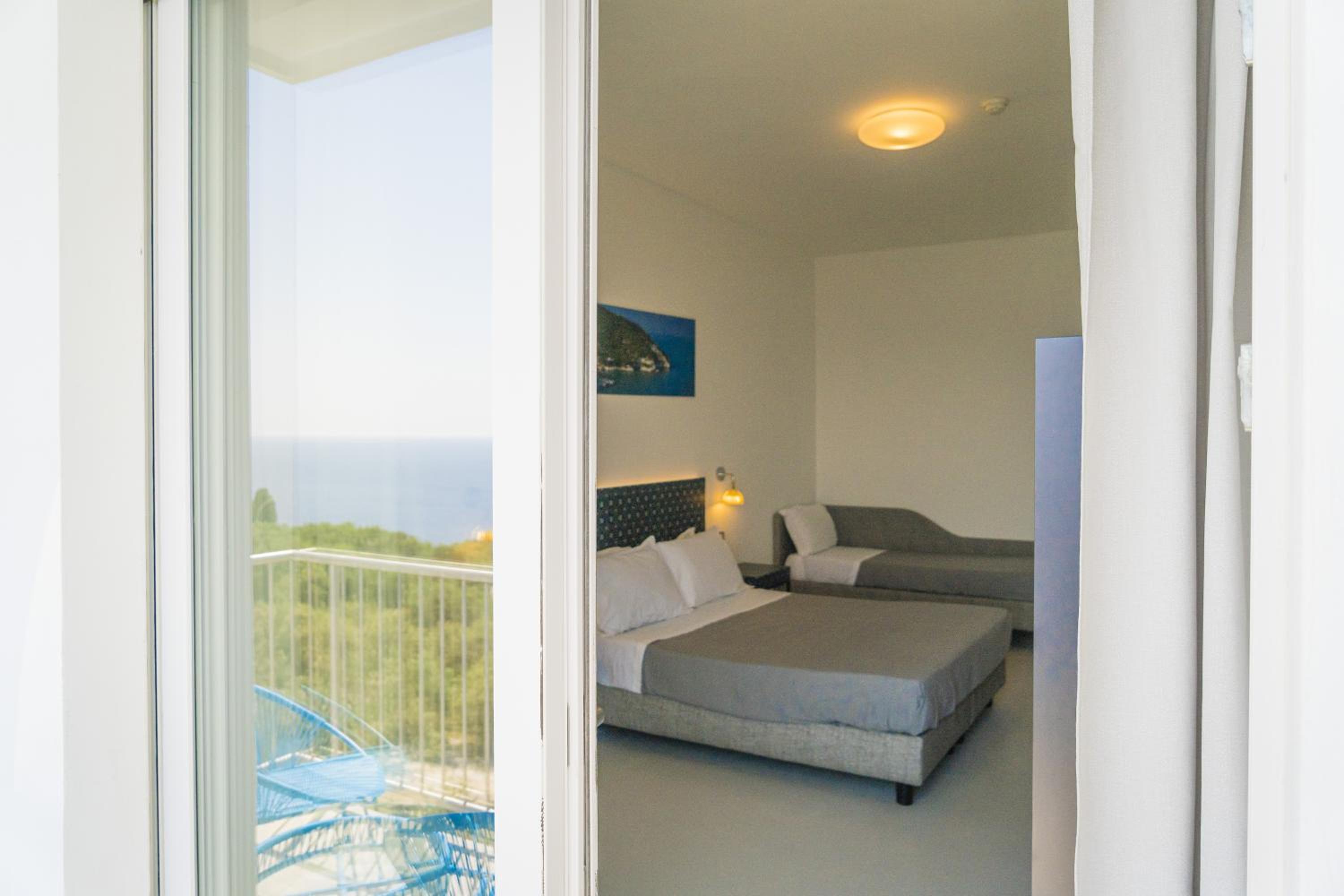 Superior Double Room with Balcony and Sea View - Photo 10