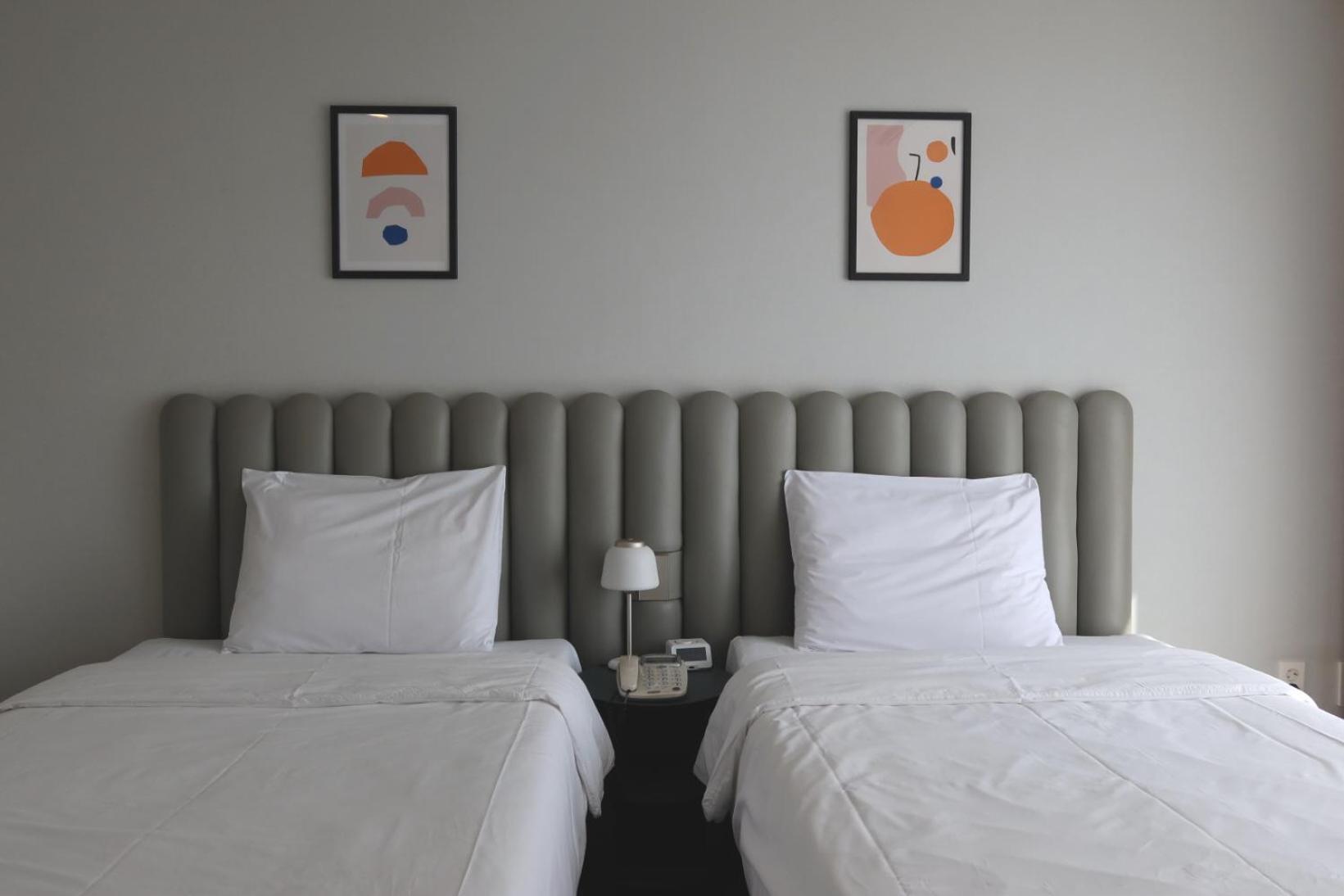 Standard Twin Room - Photo 6