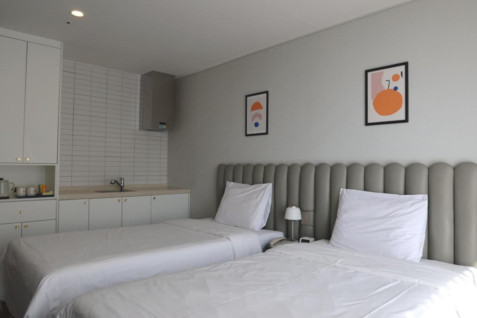 Standard Twin Room - Photo 5