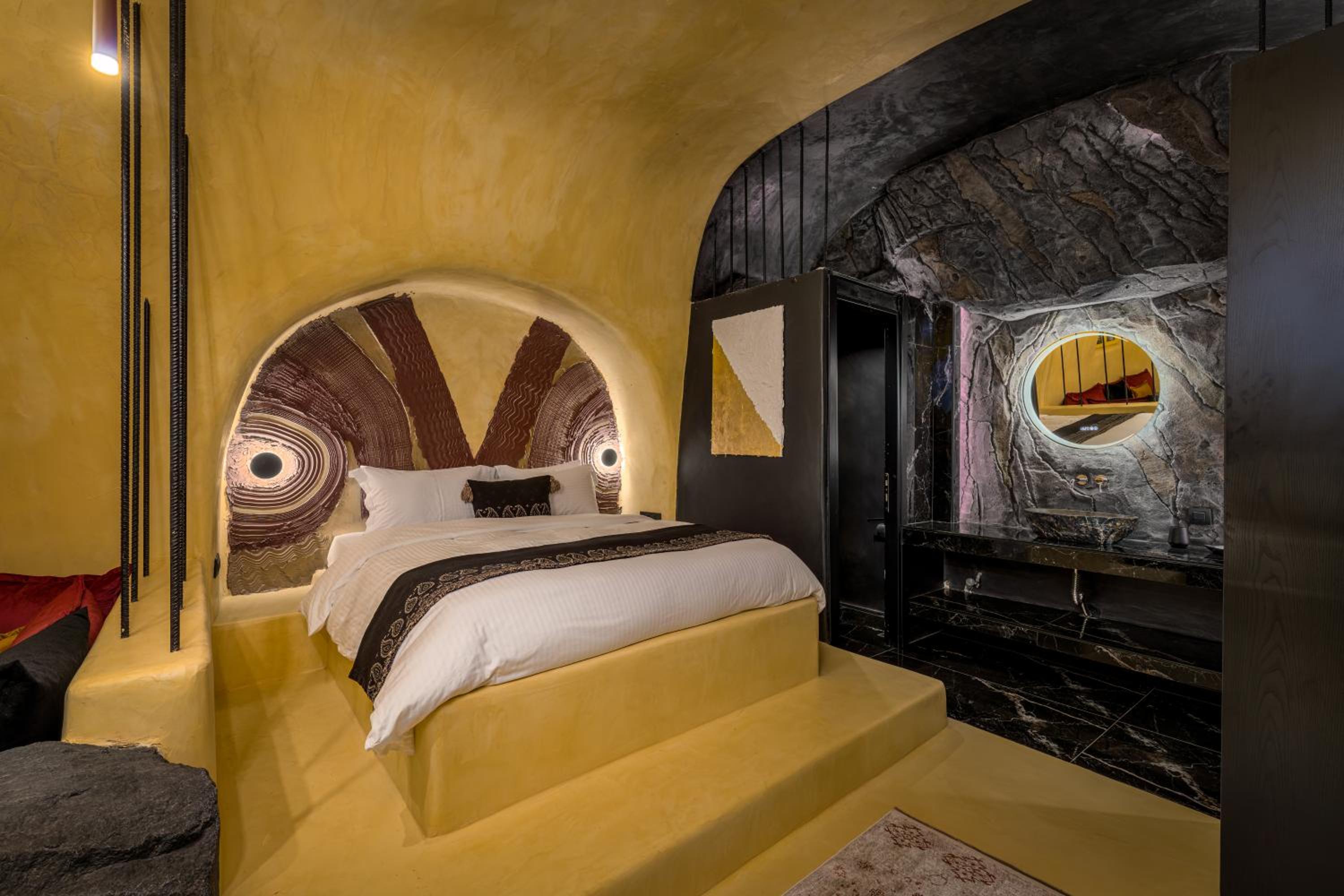 Deluxe Suite with Sea View - Photo 6
