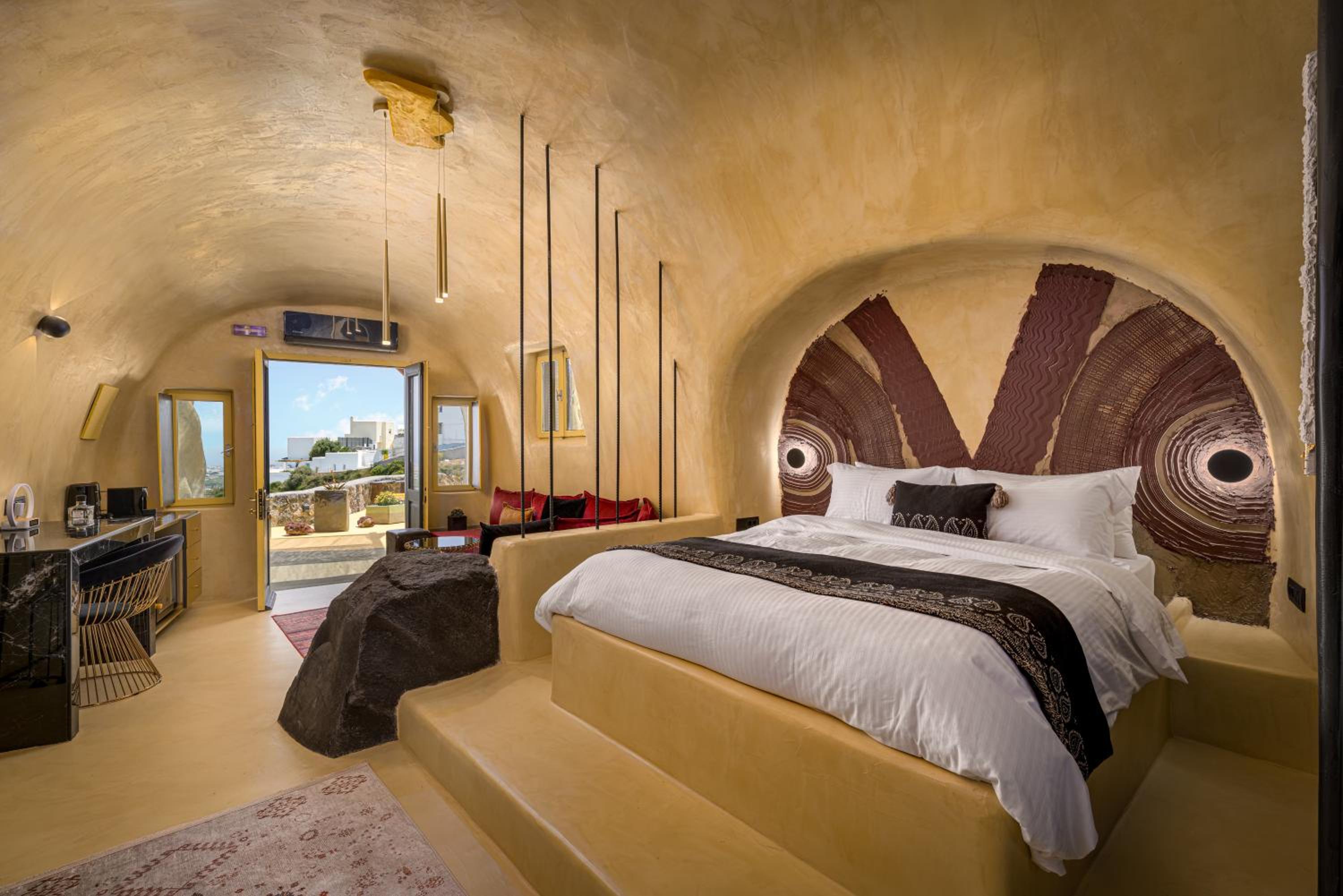 Deluxe Suite with Sea View - Photo 25