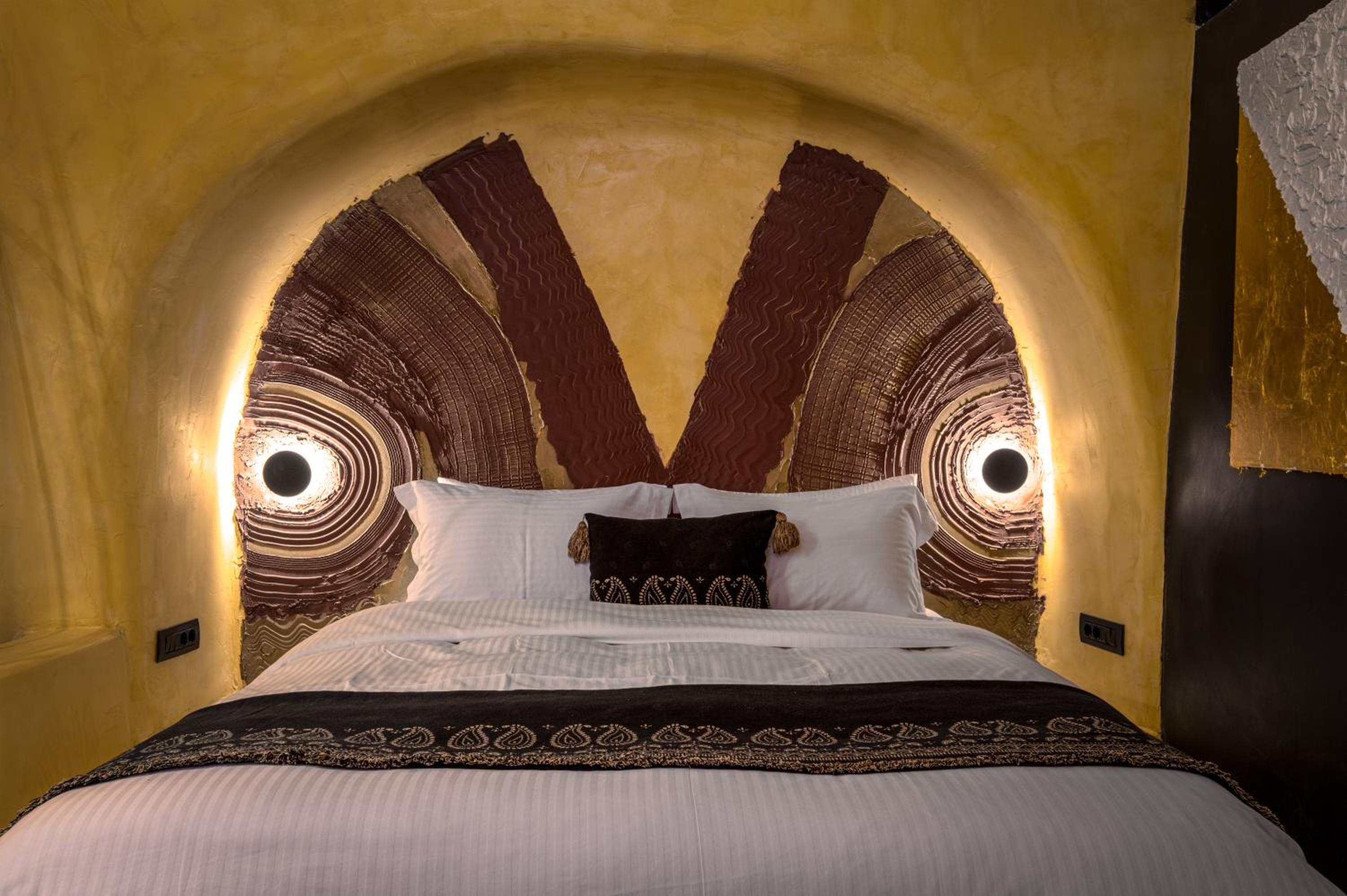 Deluxe Suite with Sea View - Photo 28