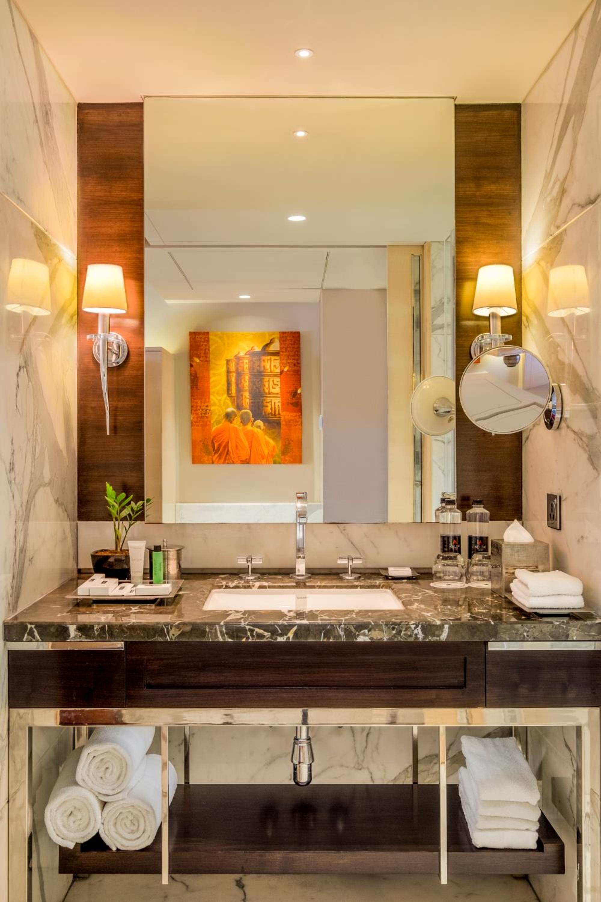 Executive Lounge Access, Guest room, 1 King - Photo 8