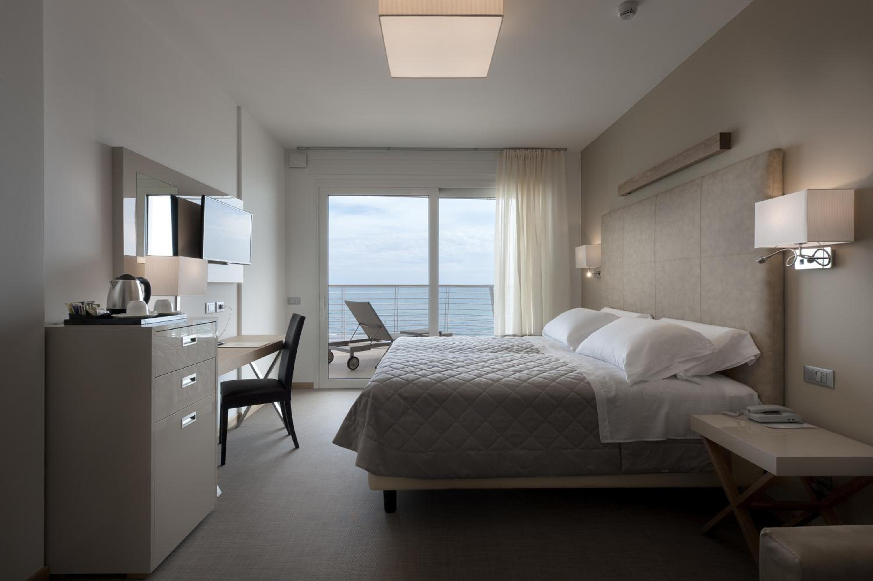 Deluxe Double or Twin Room with Sea View - Photo 1