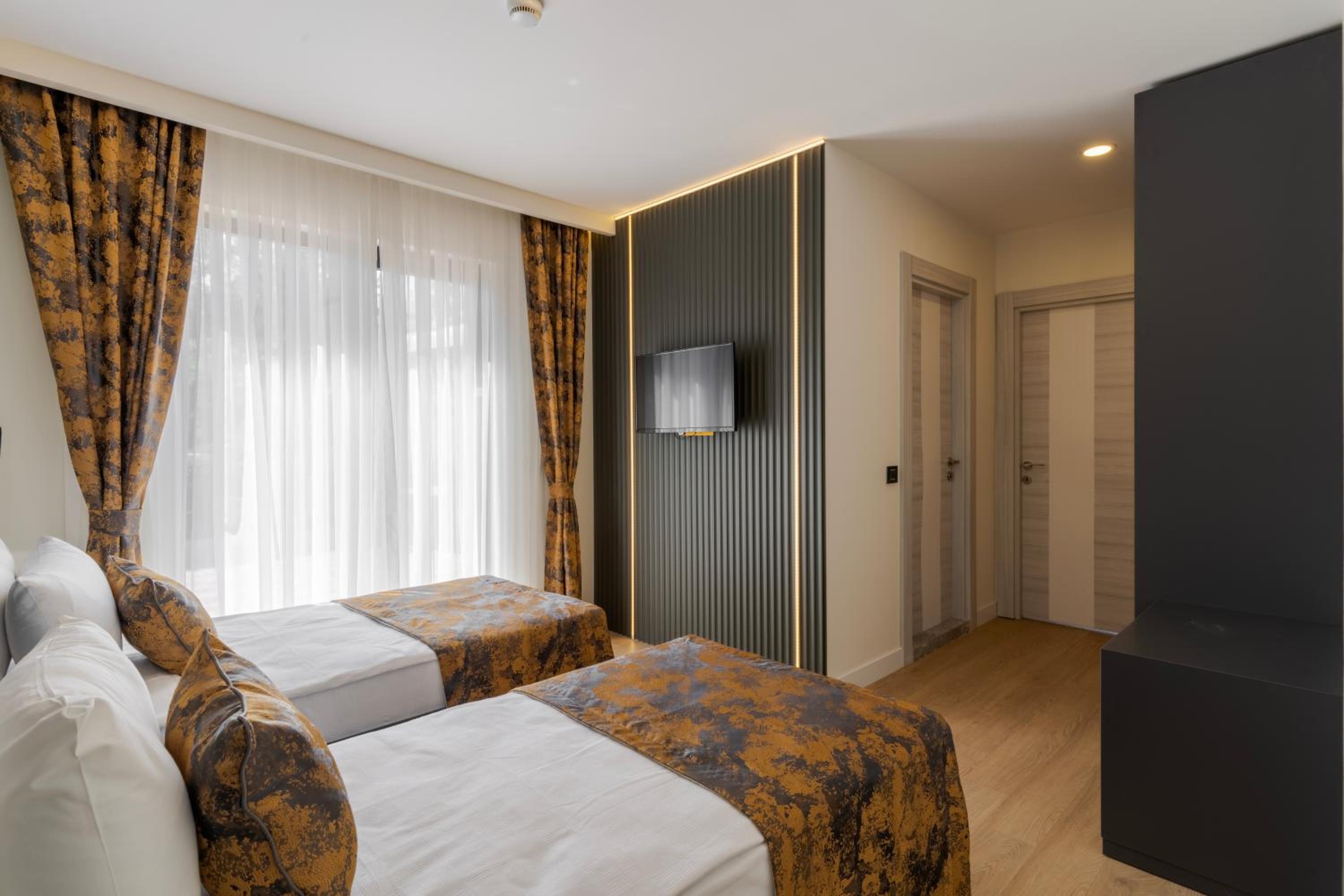 Deluxe Quadruple Room