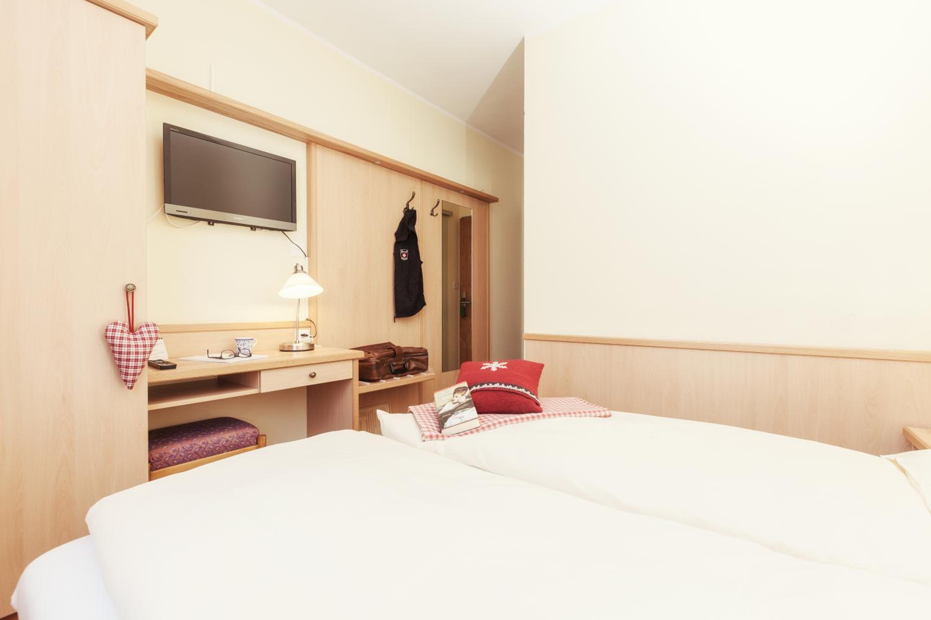 Twin Room - Photo 4