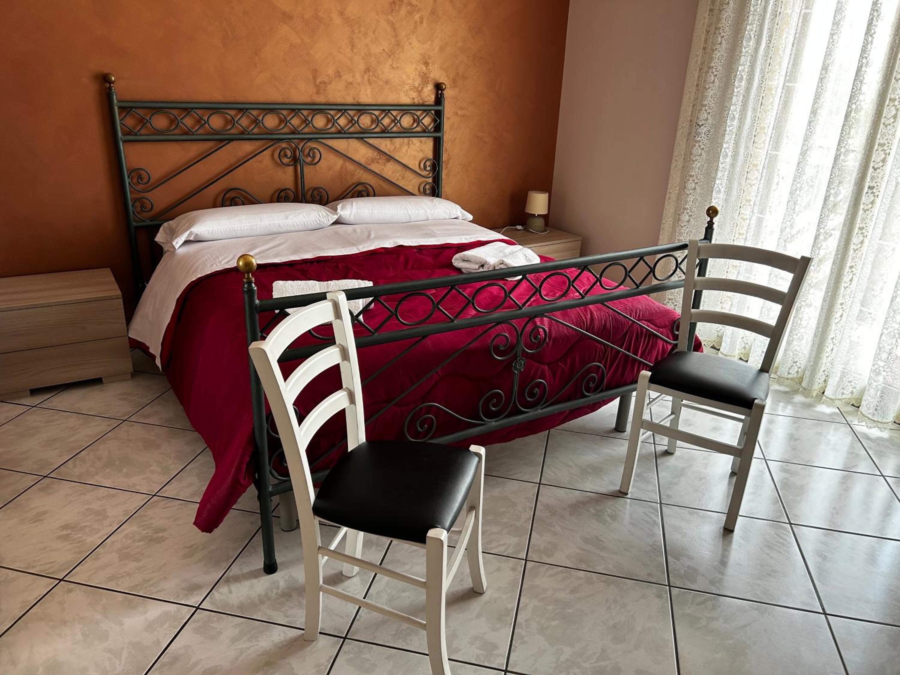 Double Room with Private Bathroom - Photo 7