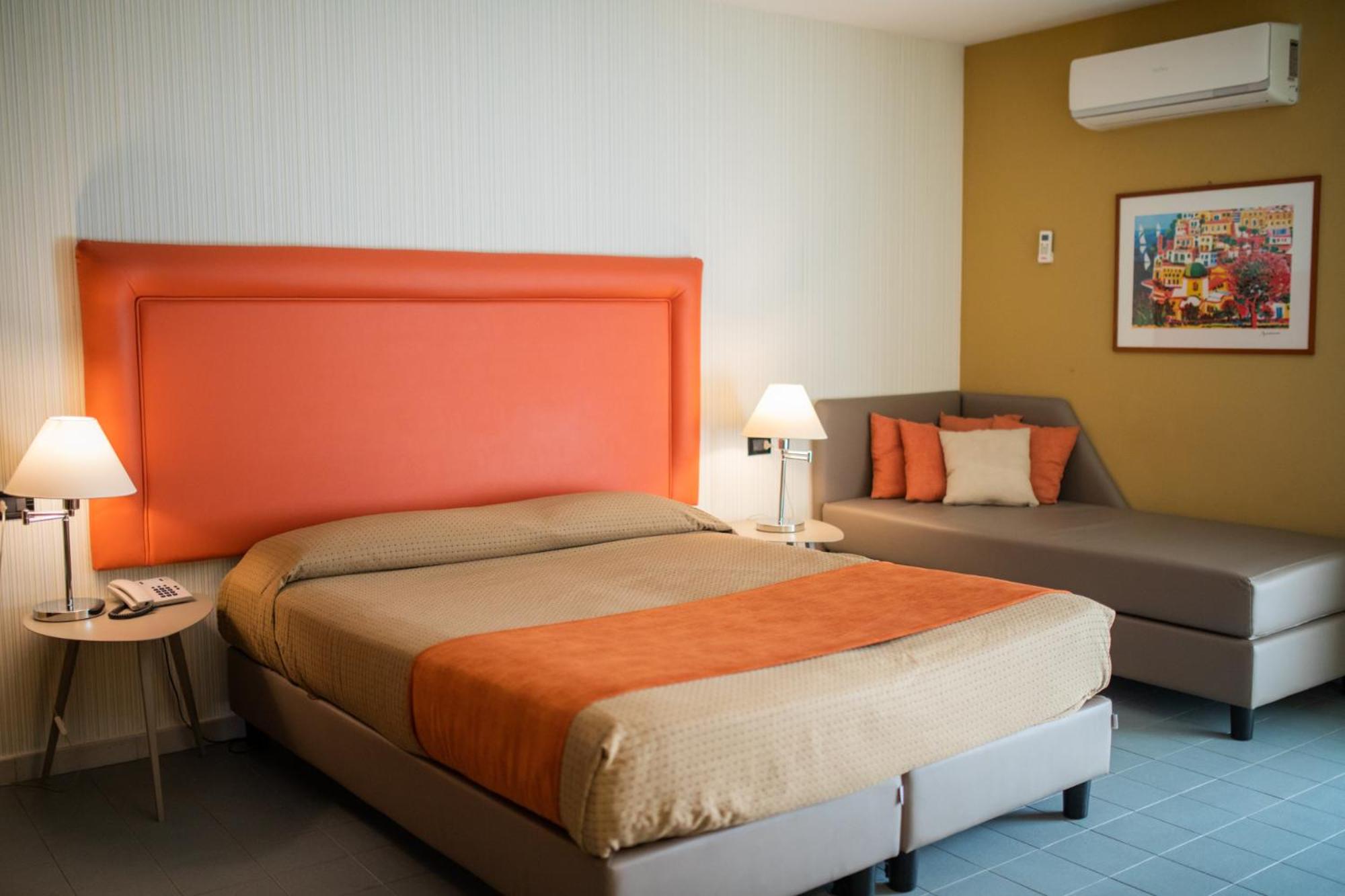 Triple Room - Photo 11