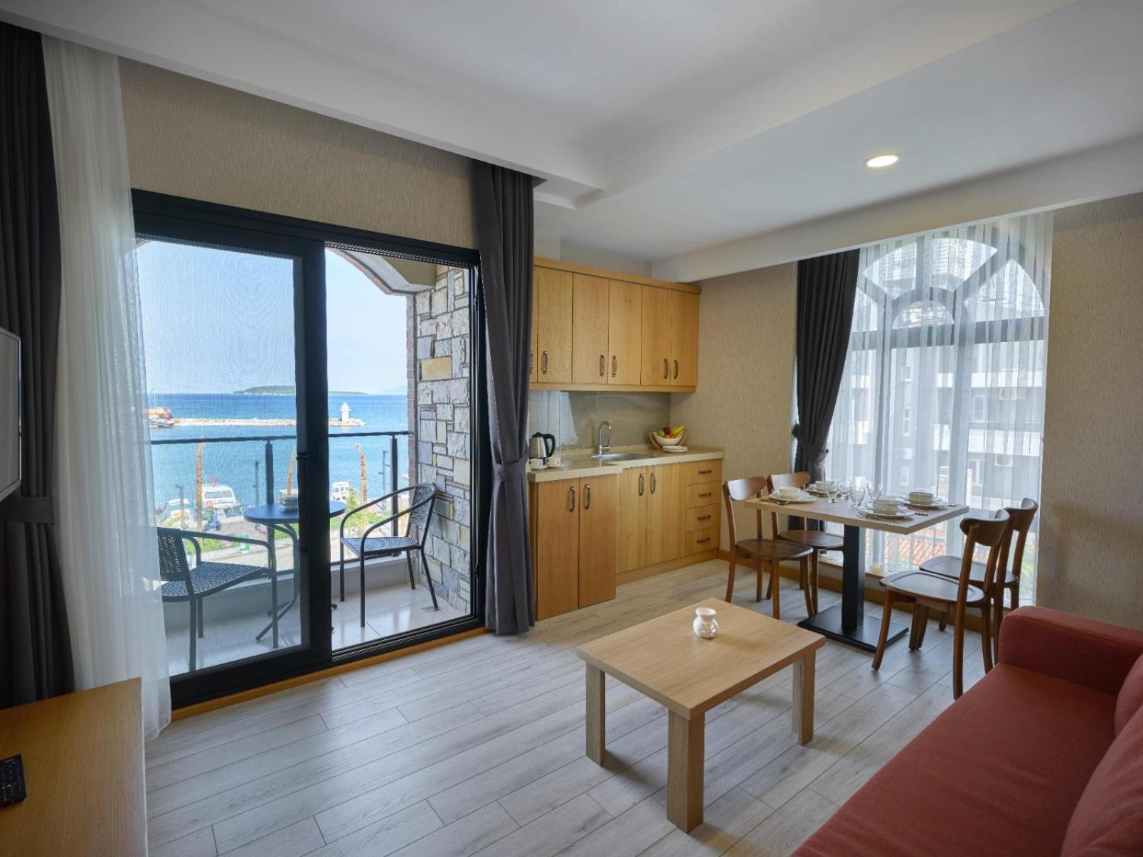 Suite with Sea View - Photo 4