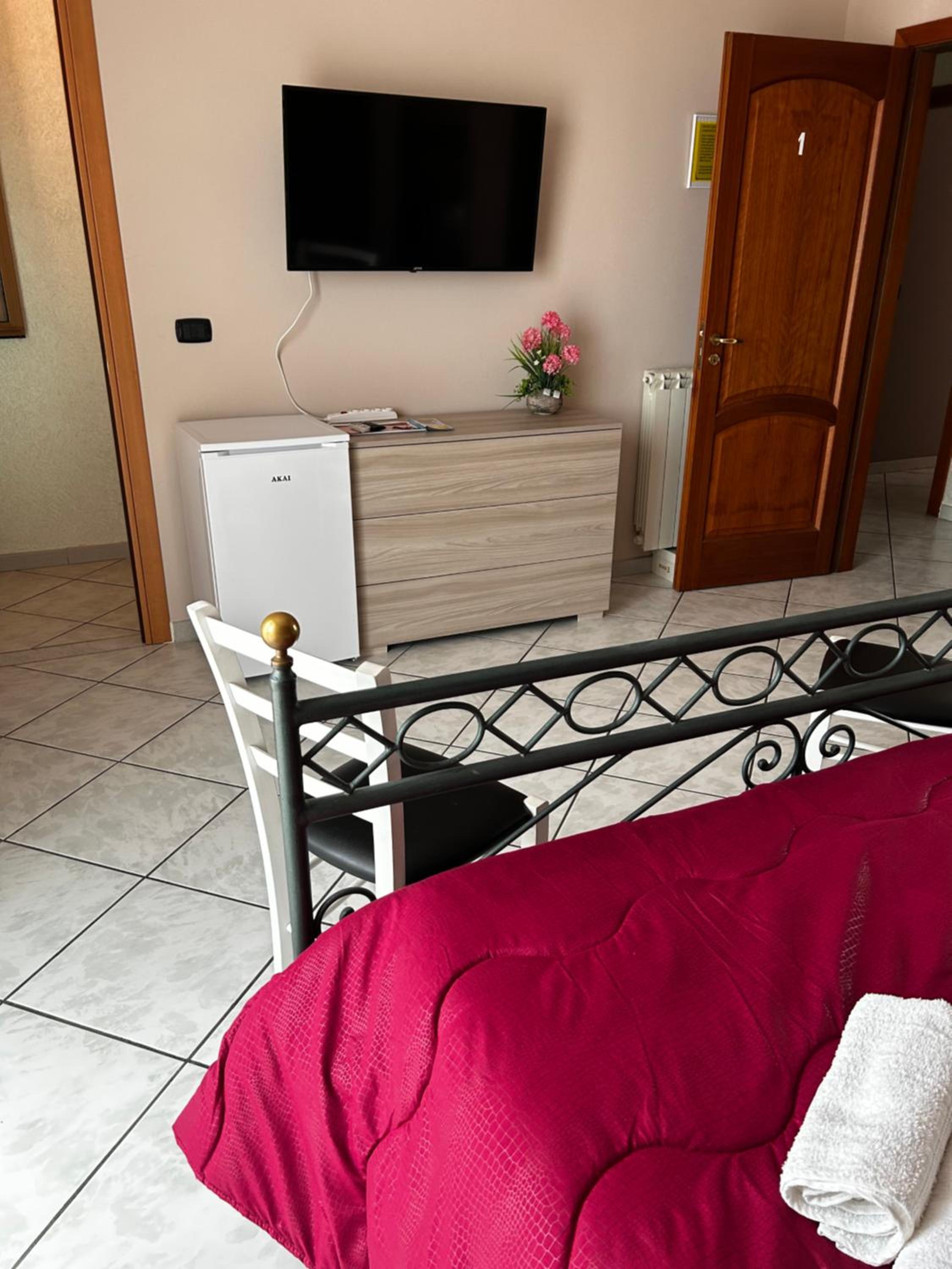 Double Room with Private Bathroom - Photo 11