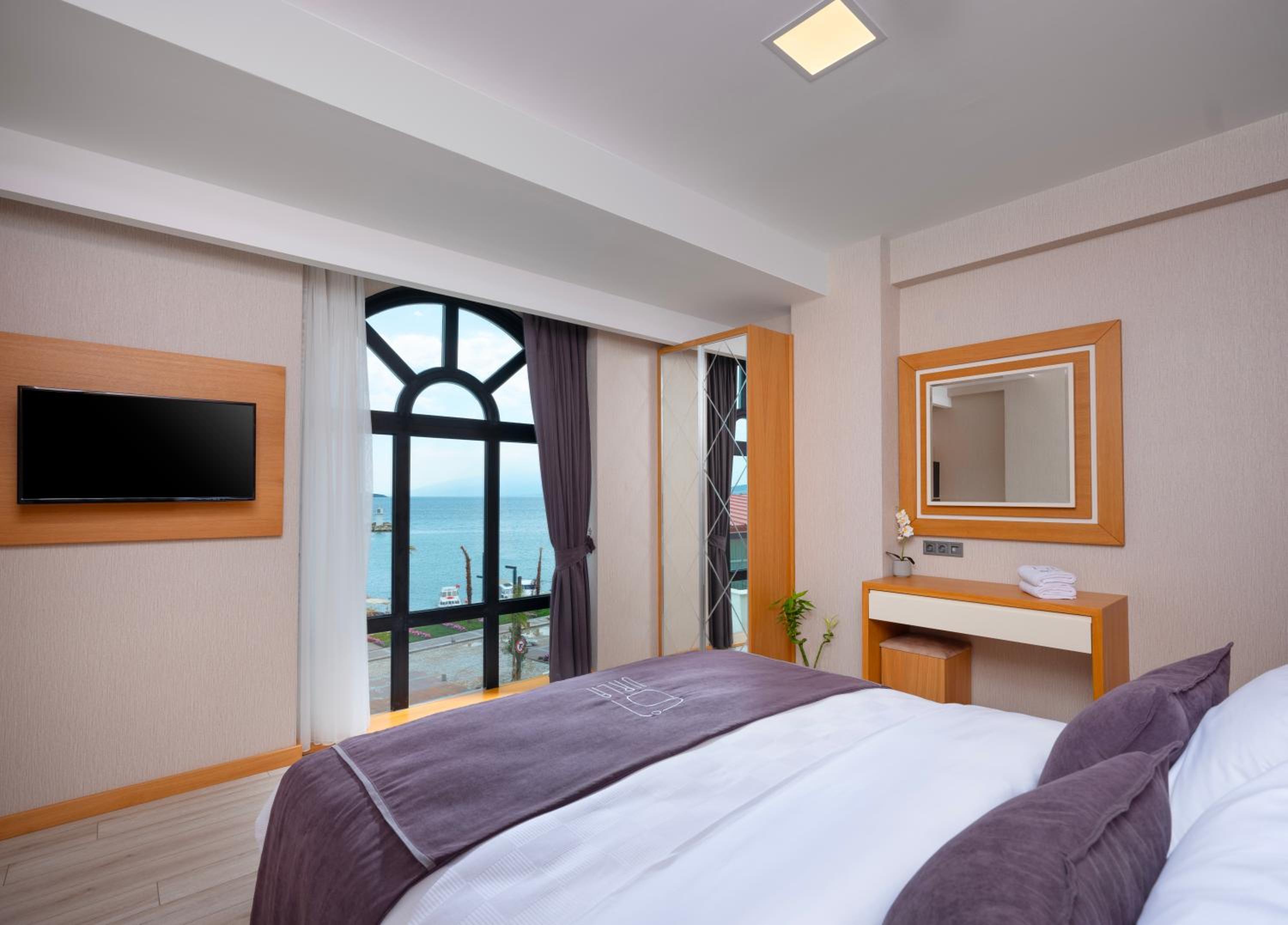 Suite with Sea View - Photo 5