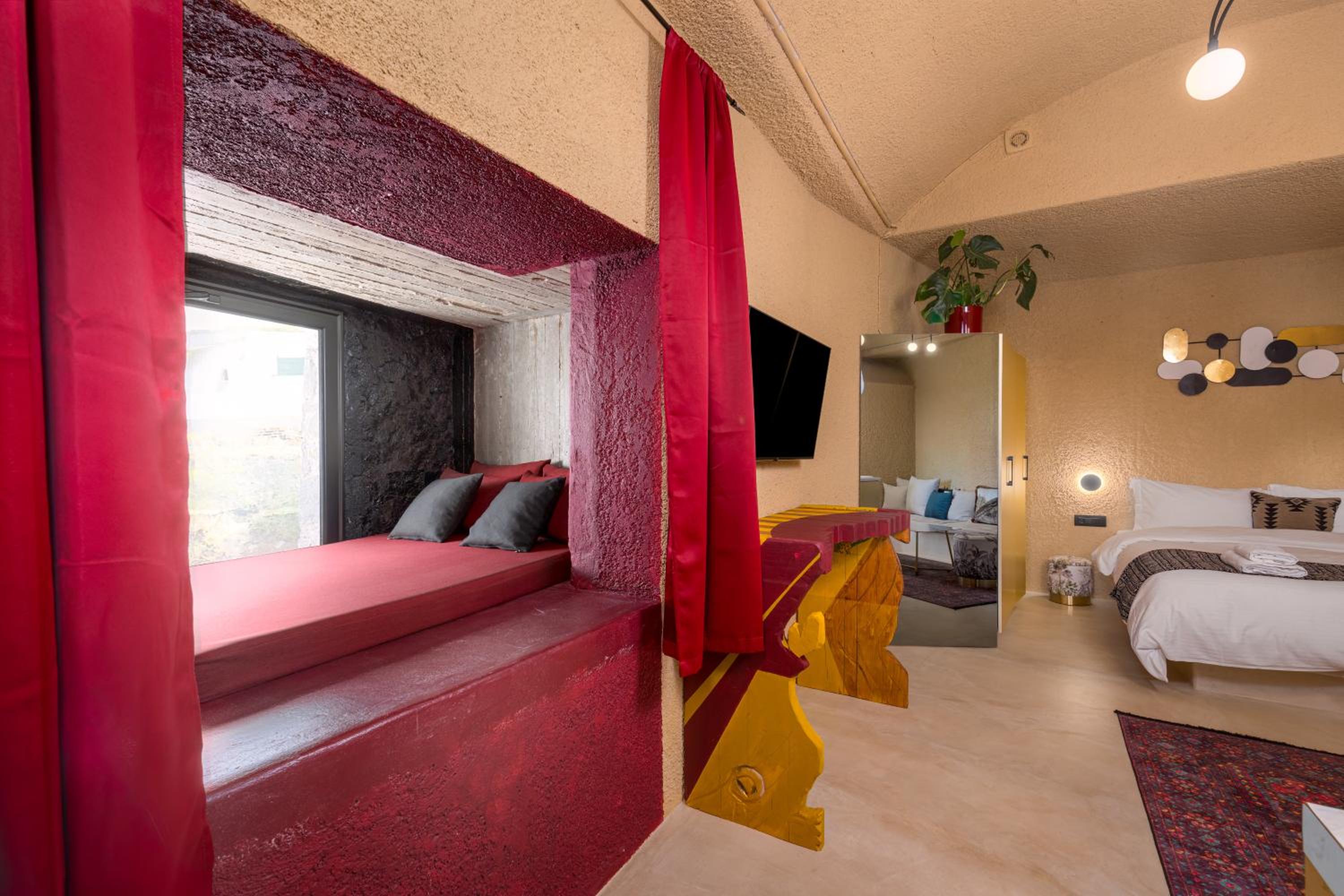 Standard Double Room - Photo 12