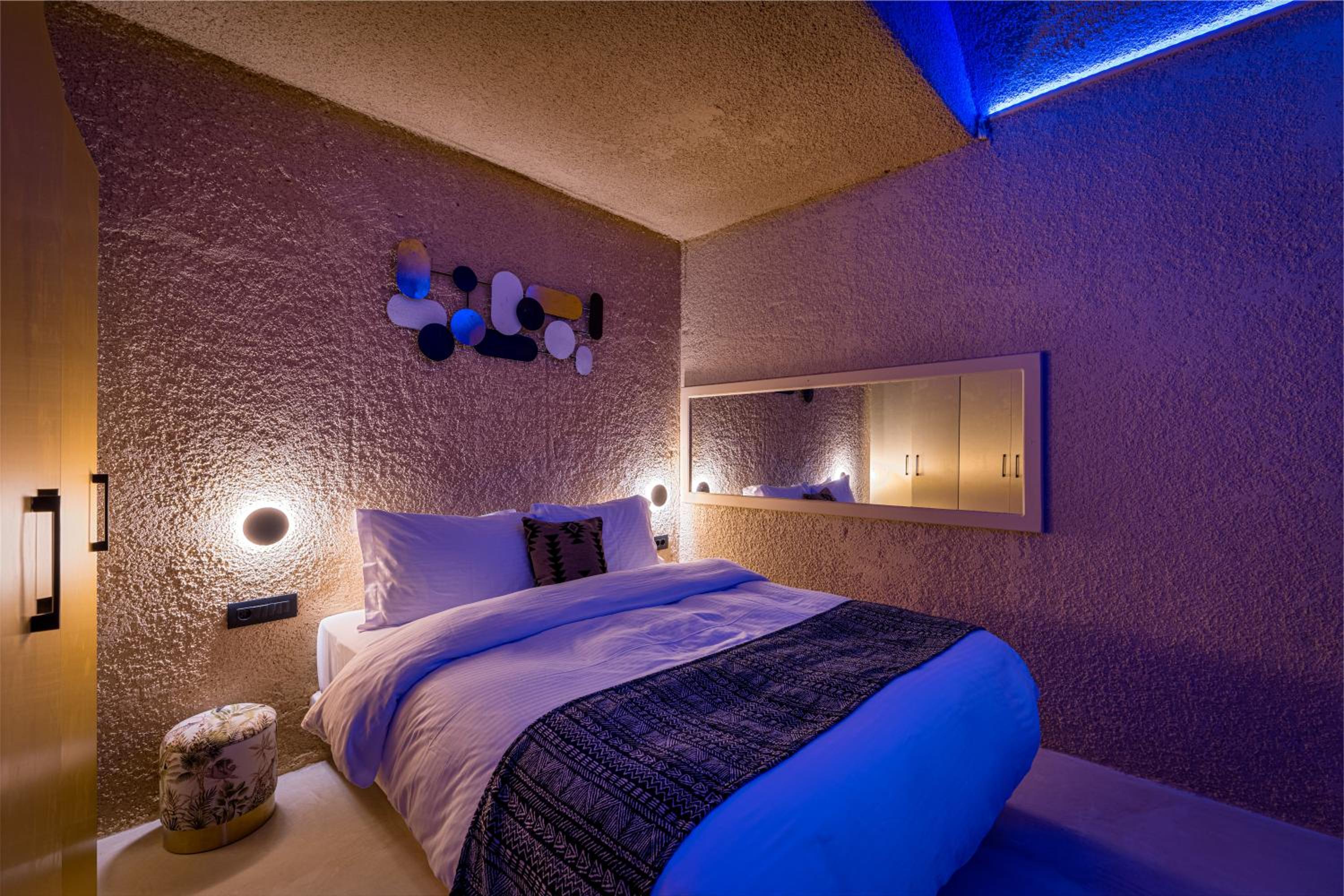 Standard Double Room - Photo 9